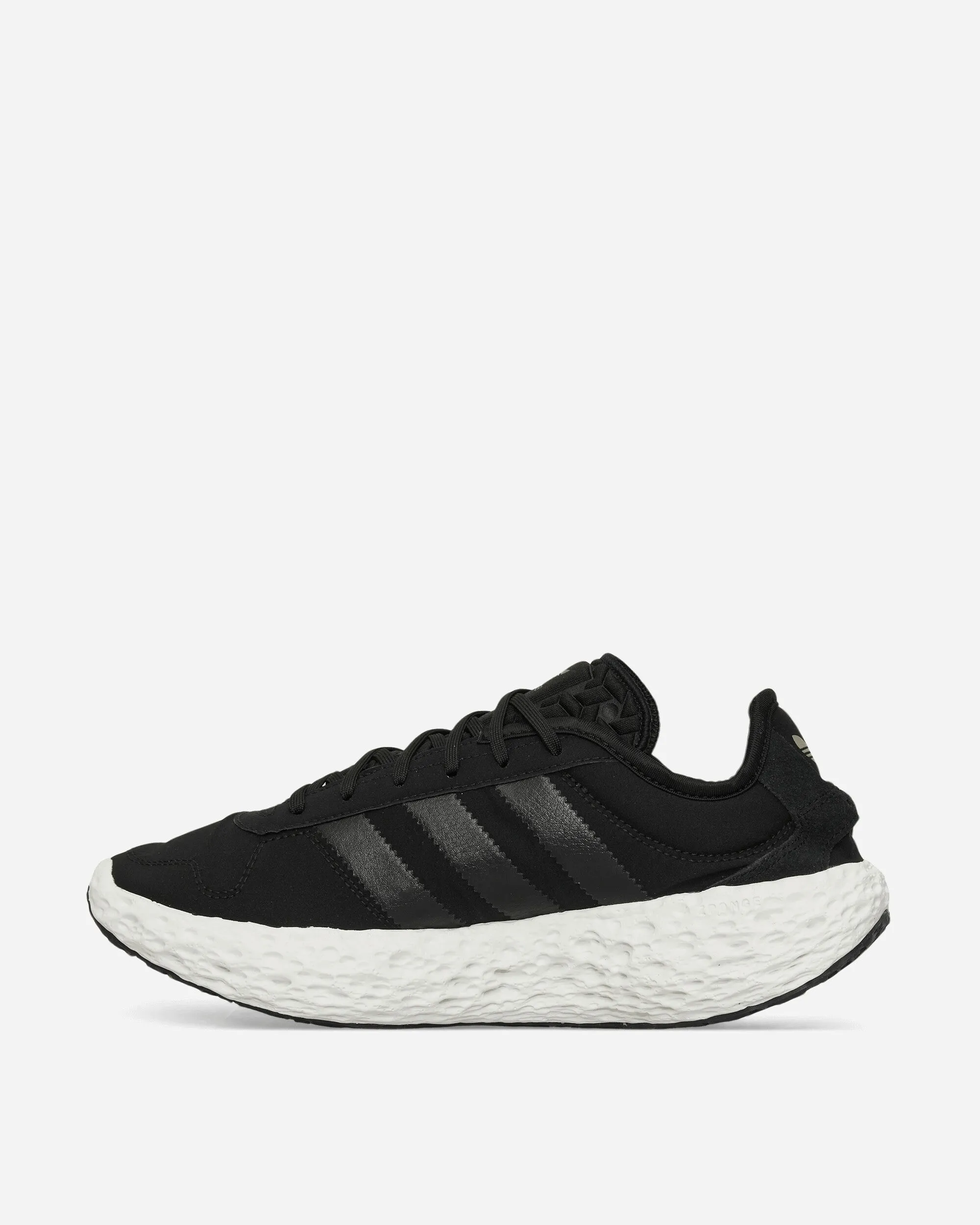 Versatile Wear breathable vents Zponge Sneakers Core Black / Matte Silver