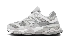9060 "Concrete" running in a taiga area shoes