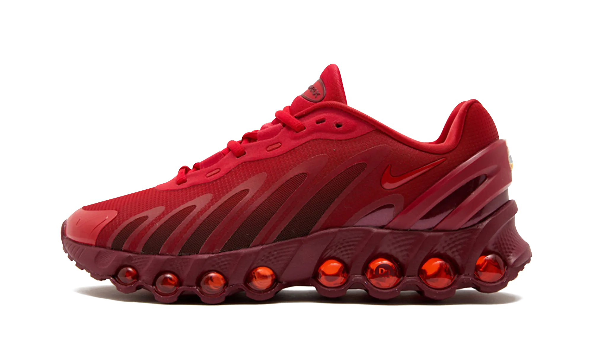 running in a pedestrian path area shoes style - focused Air Max DN8 WMNS "University Red"