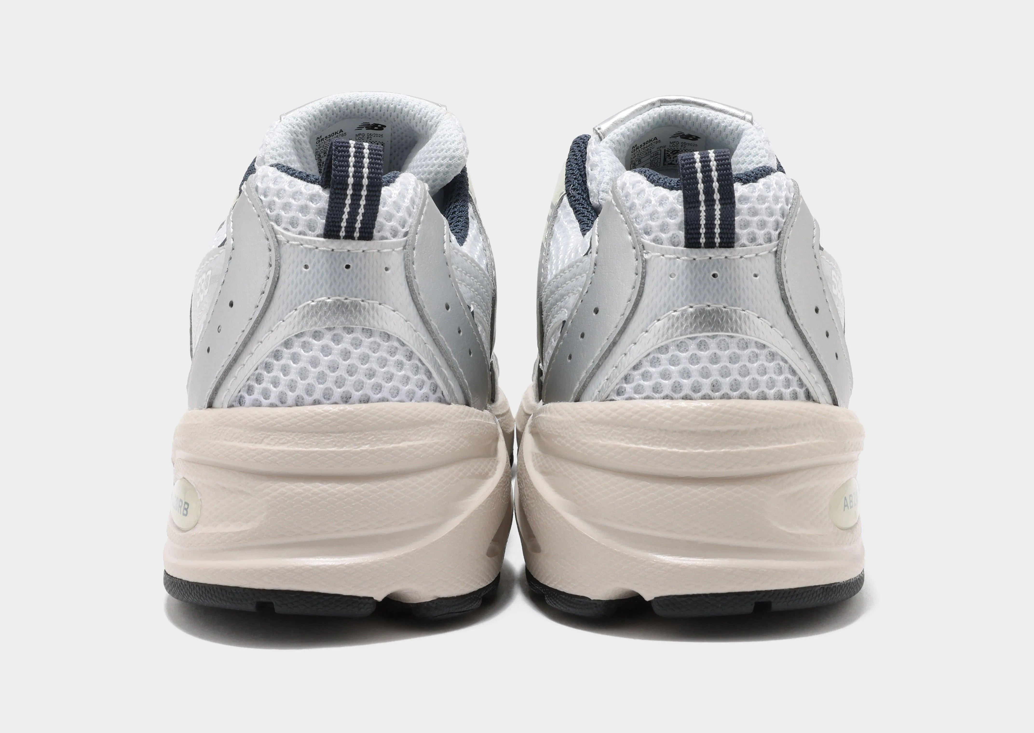 530 Junior's Technology-rich indoor running shoes option