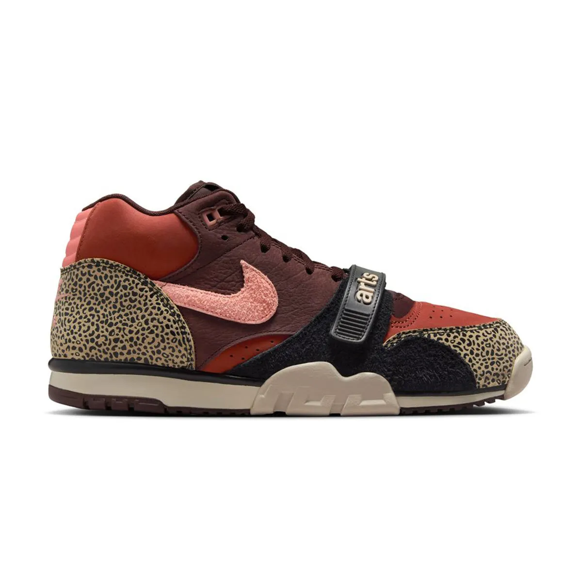 weekenders - specific features   Arts & Rec SB Air Trainer 1 Qs 'Earth Dusty Peach'