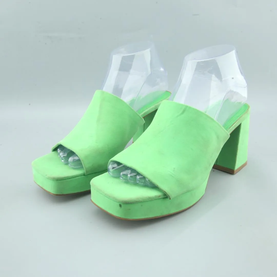 STRADIVARIUS . Soft Material Elevated Look