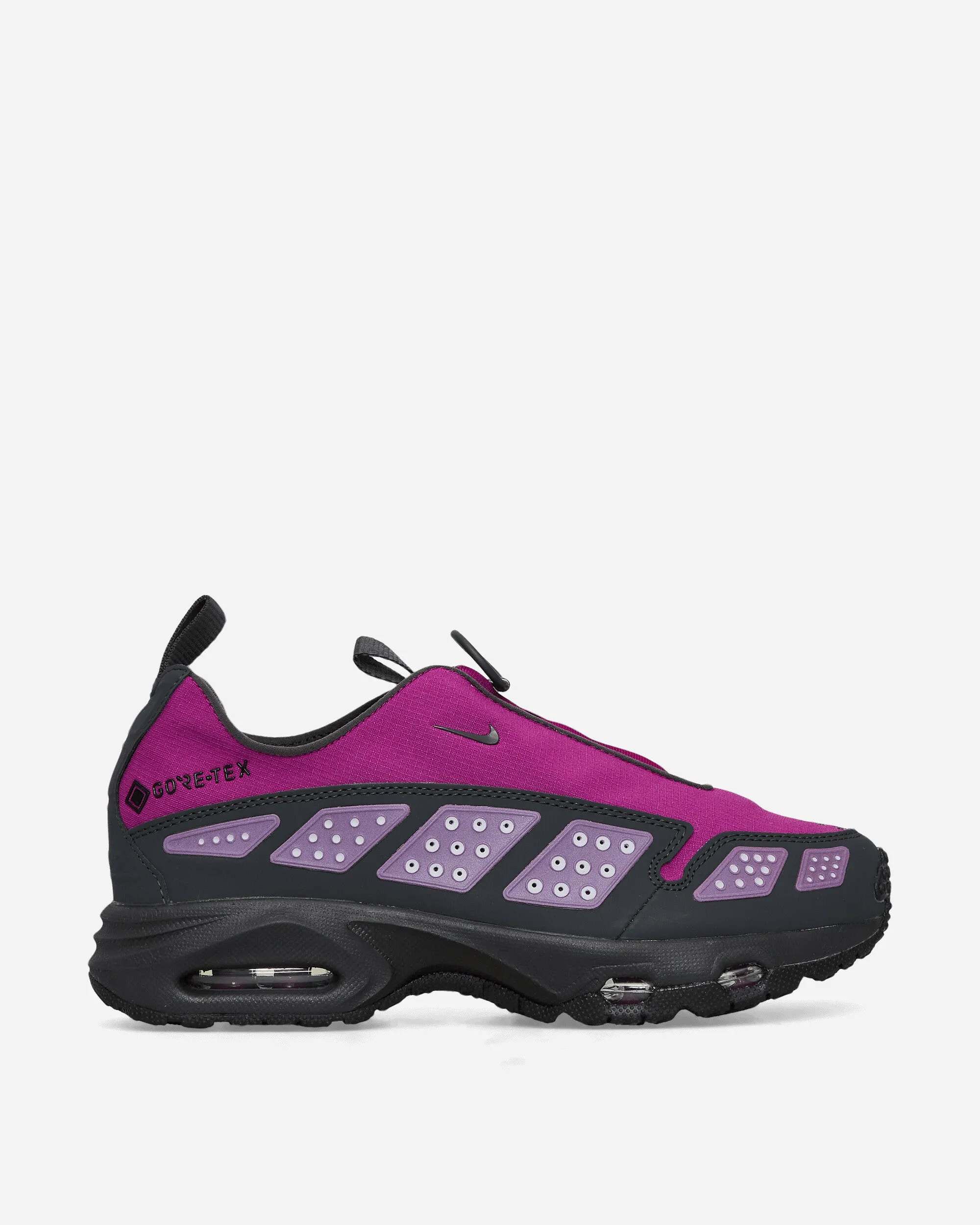 Women's Air Max SNDR GORE-TEX Sneakers Bold Berry / Dark Smoke Grey Cushioned Control Classic Form