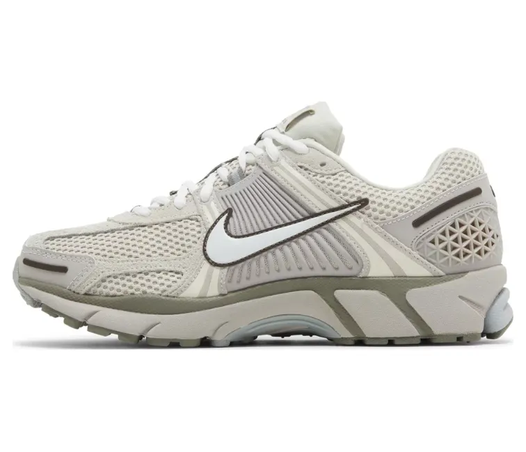 Men??s Nike Zoom Vomero 5 SE (Light Orewood/Brown) Foot Wellness