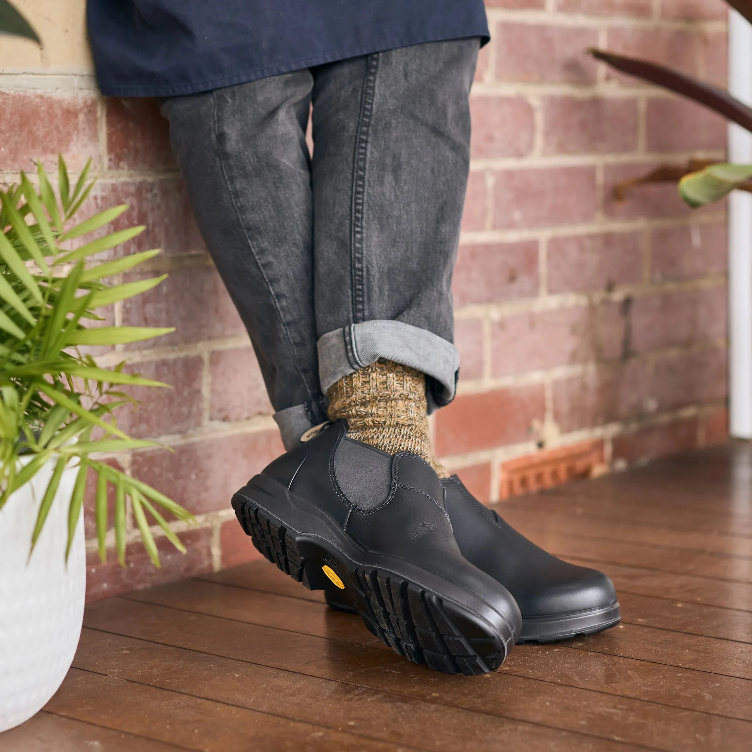 Blundstone All-Terrain Shoe Black - 2380 dry surface