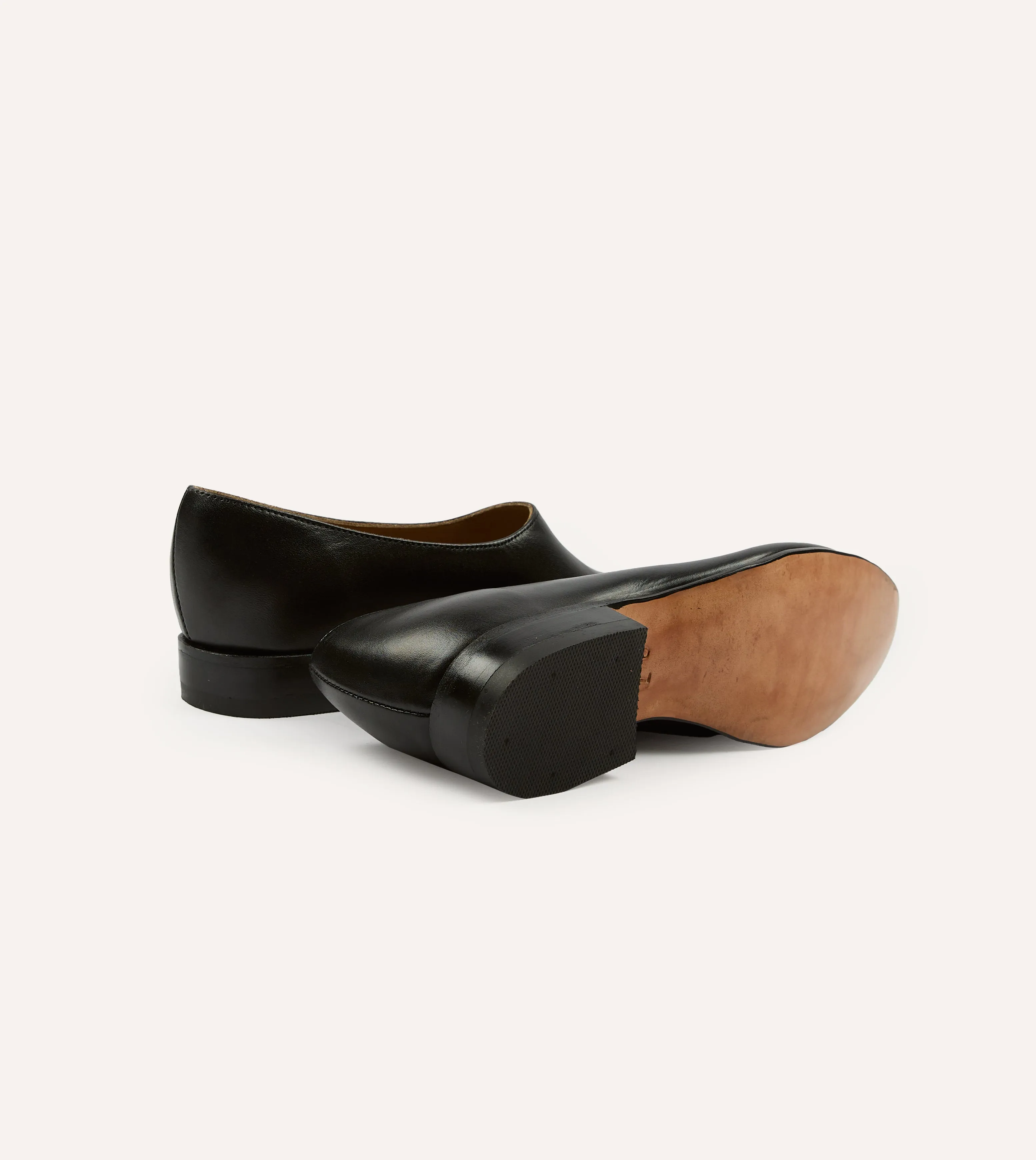 Chamula Black Leather Saarinen Shoe Stand Easy Air permeable