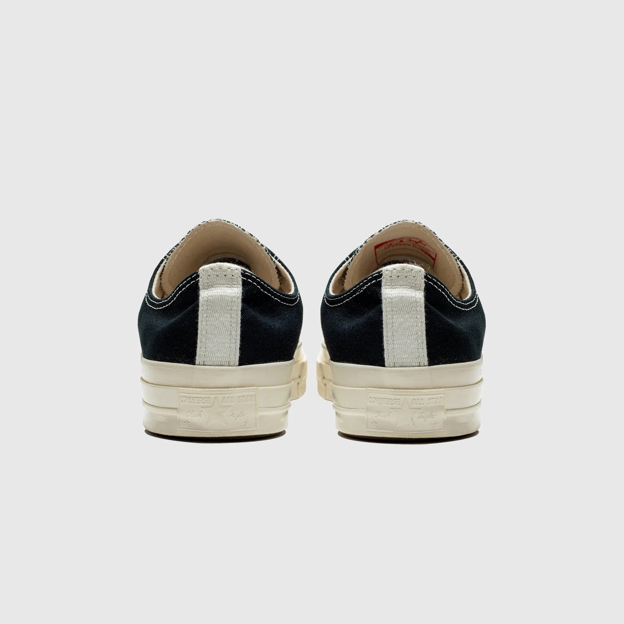 CHUCK TAYLOR ALL-STAR '70 LOW "BLACK SINGLE HEART" High Top Look