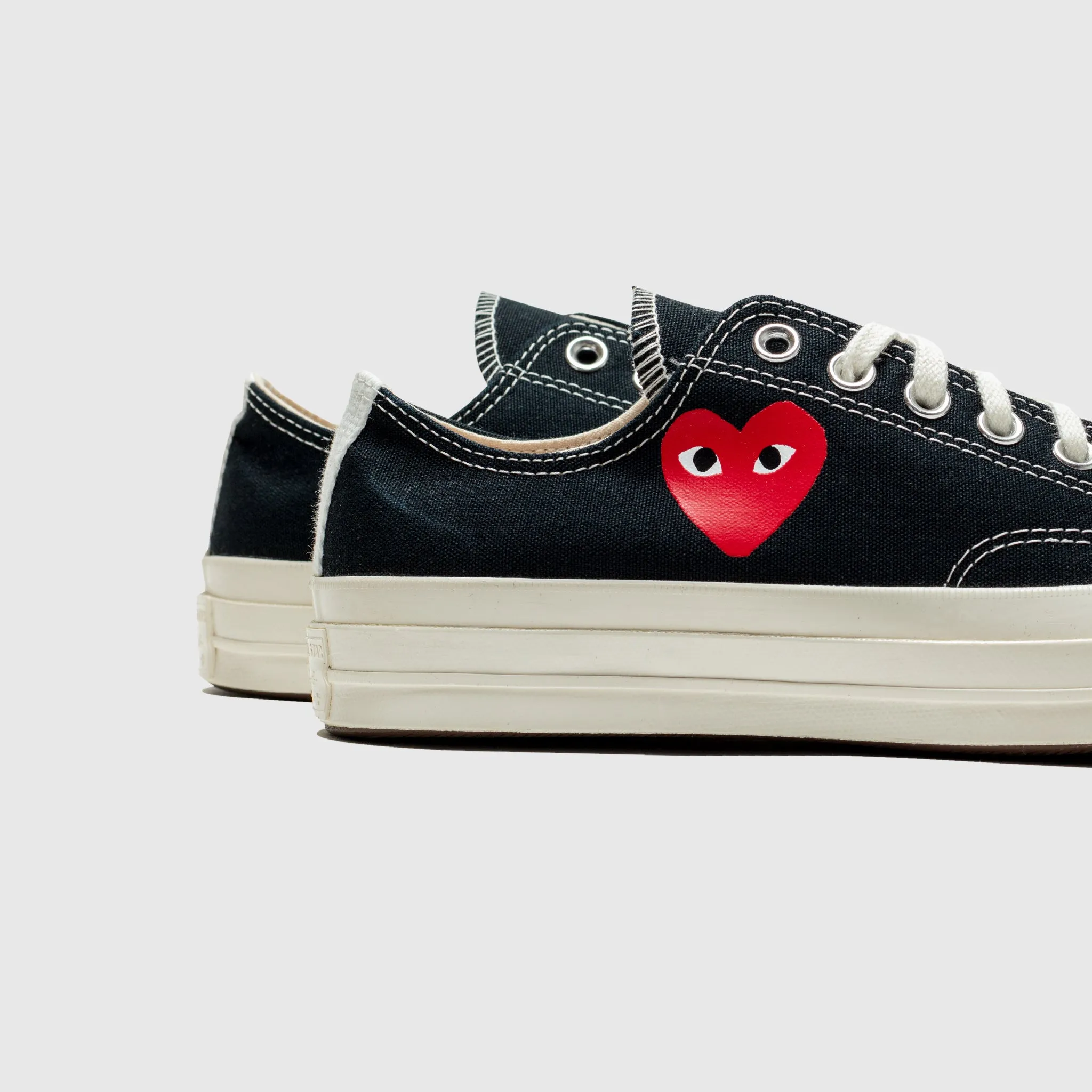 Unique Design Shock Edge CHUCK TAYLOR ALL-STAR '70 LOW "BLACK SINGLE HEART"