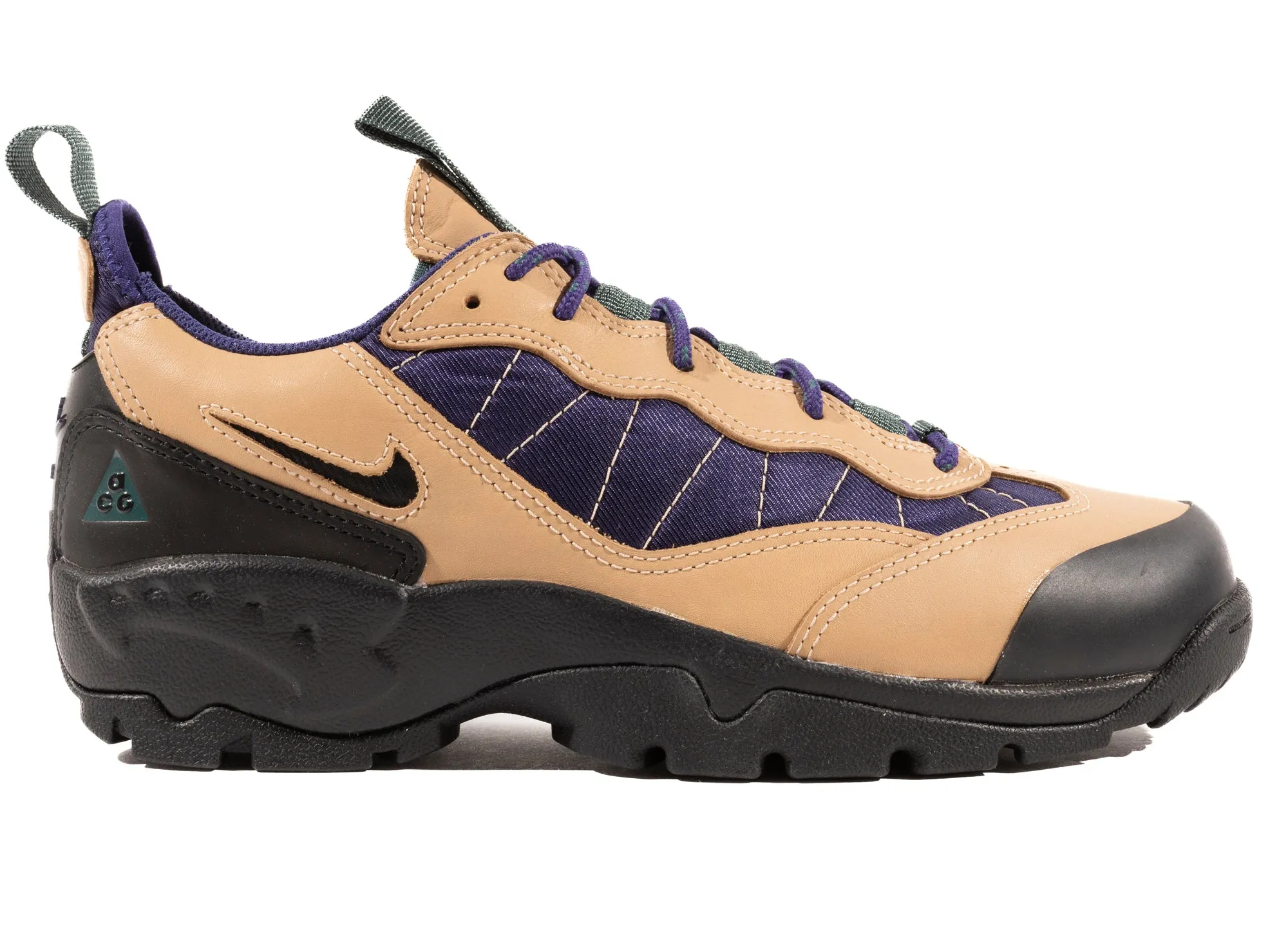 Modern Nike ACG Air Mada