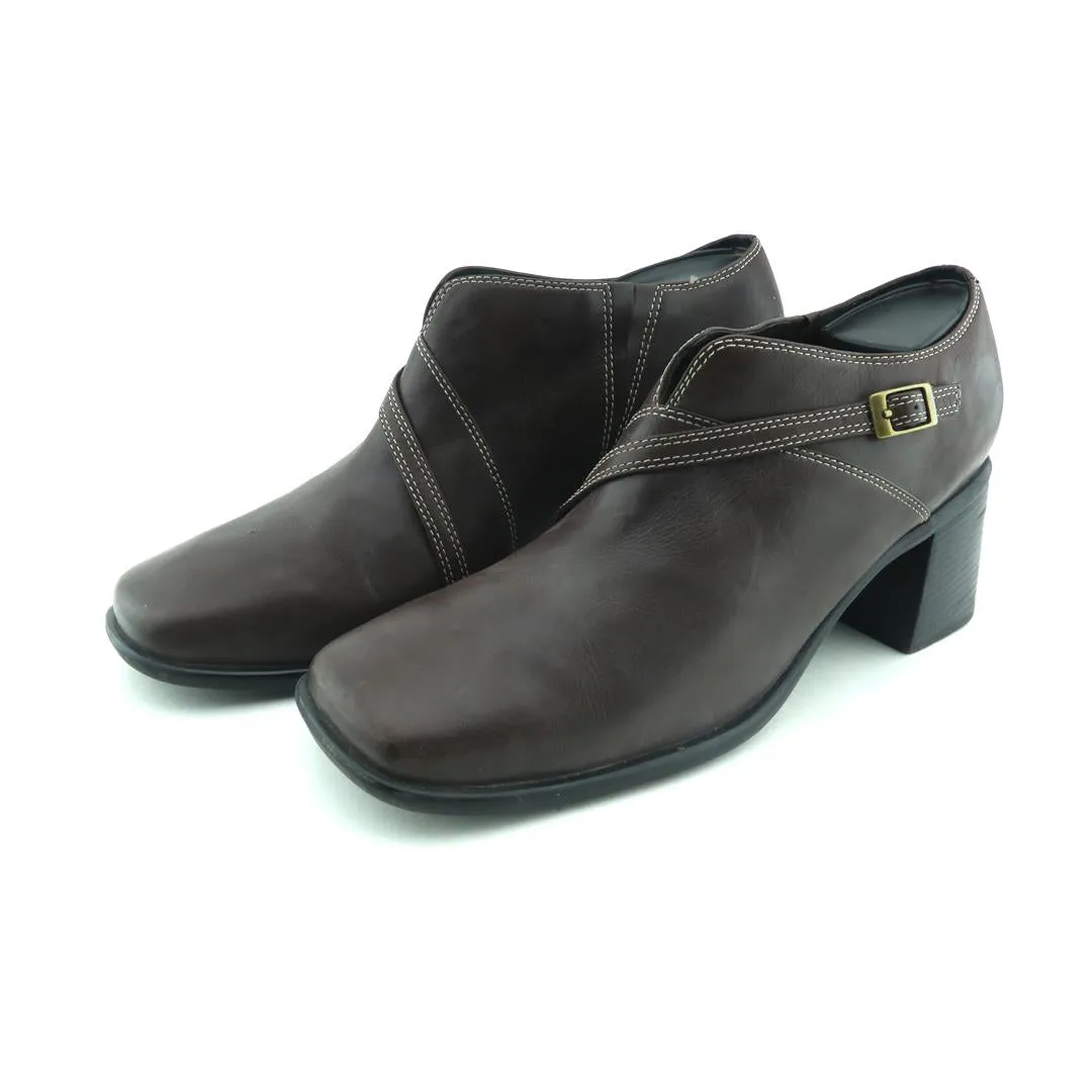 Cushioned soles CLARKS .
