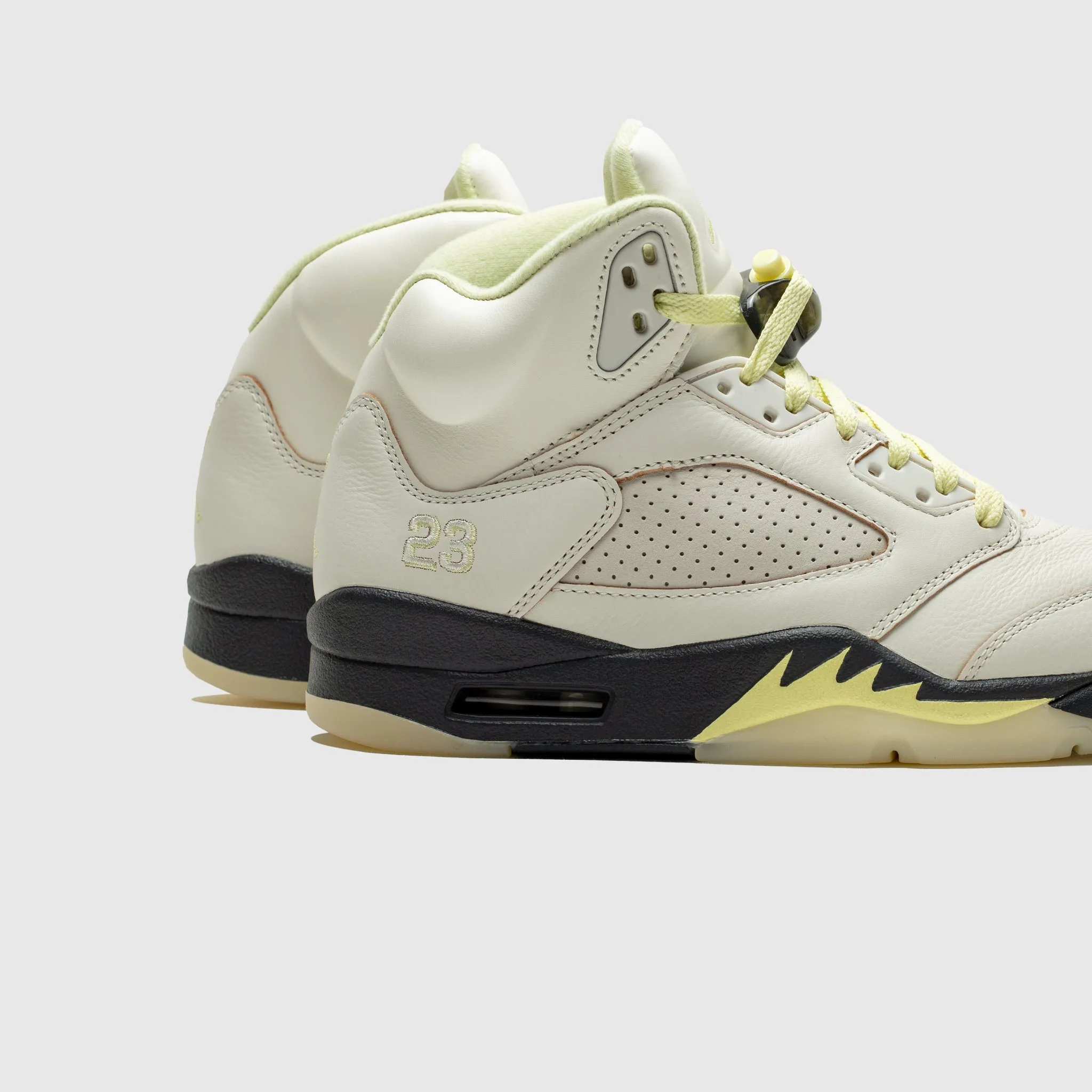 ShockDispersion Light Movement WMNS AIR JORDAN 5 RETRO "LUMINOUS GREEN"