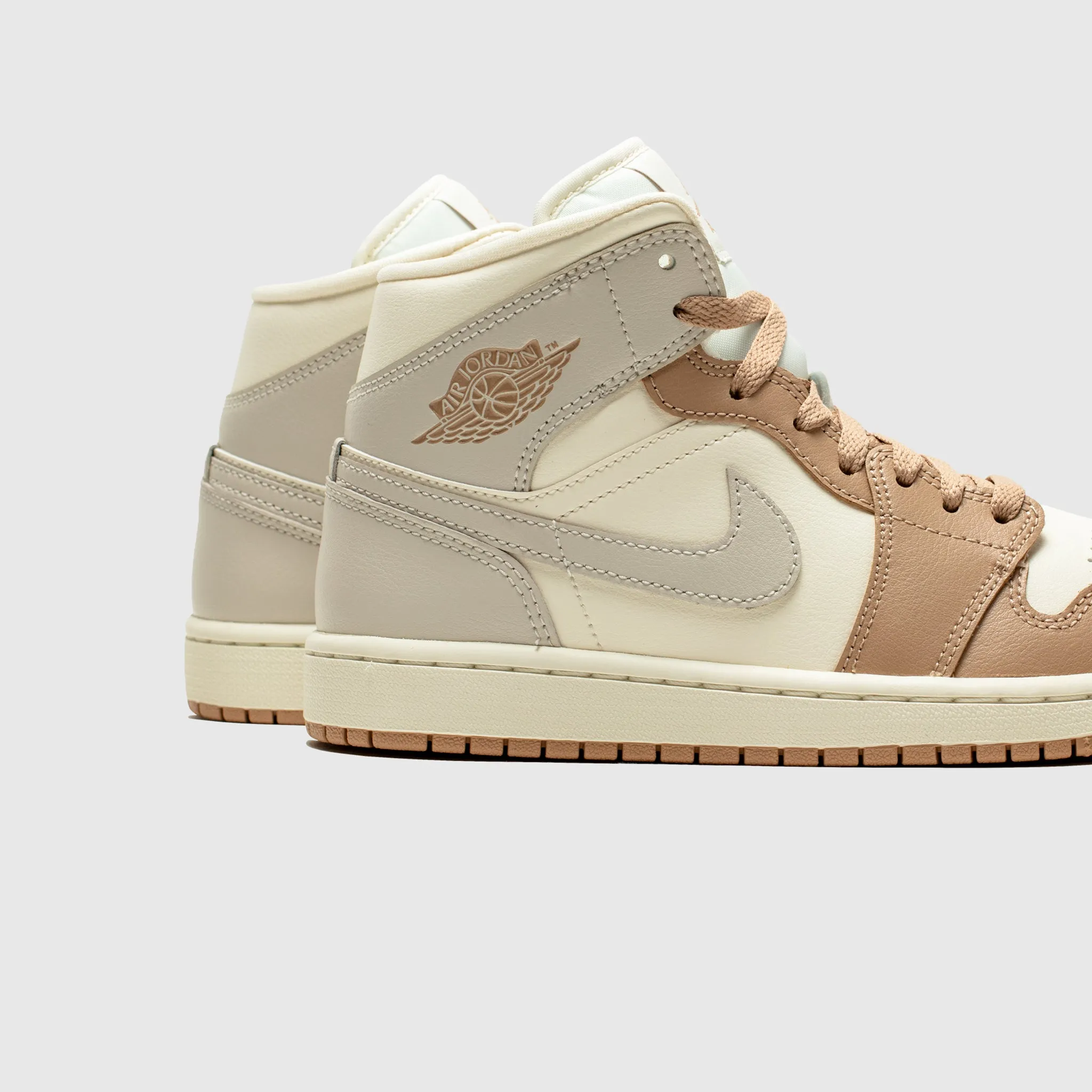 Comfortable Padding Sports Driven WMNS AIR JORDAN 1 MID "TAN TOE"