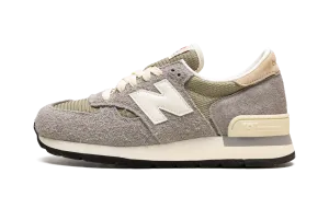 990 V1 "Made In USA - Teddy Santis" flat - terrain running