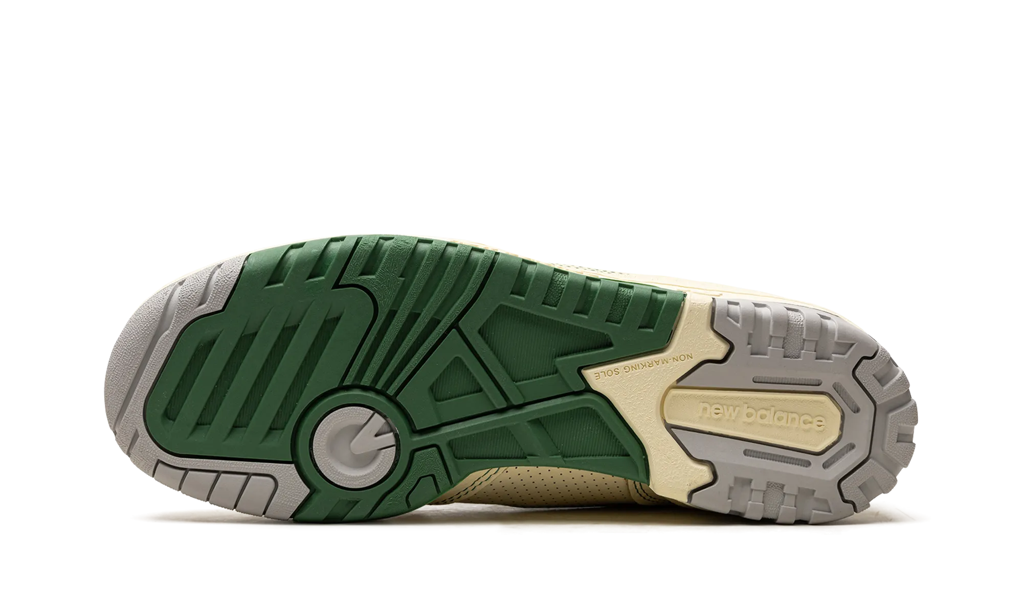 550 "Aim?? Leon Dore - Masaryk Community Gym - Green" tempo runs