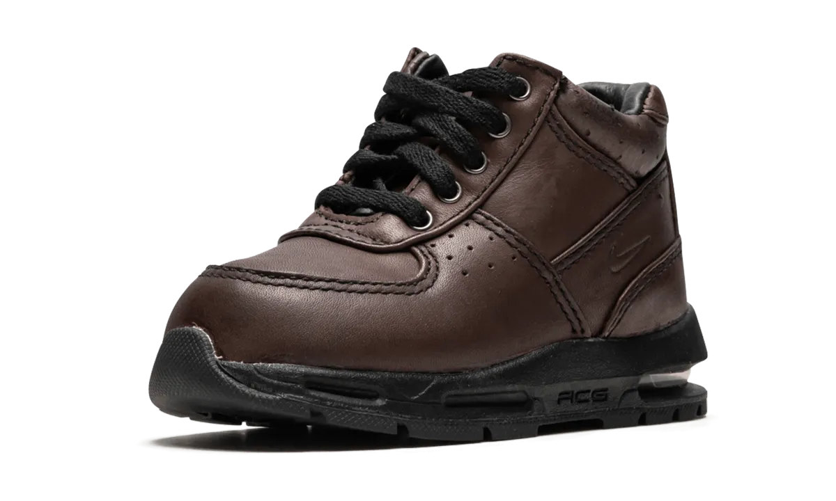 Air Max Goadome TD running for a way to stay happy
