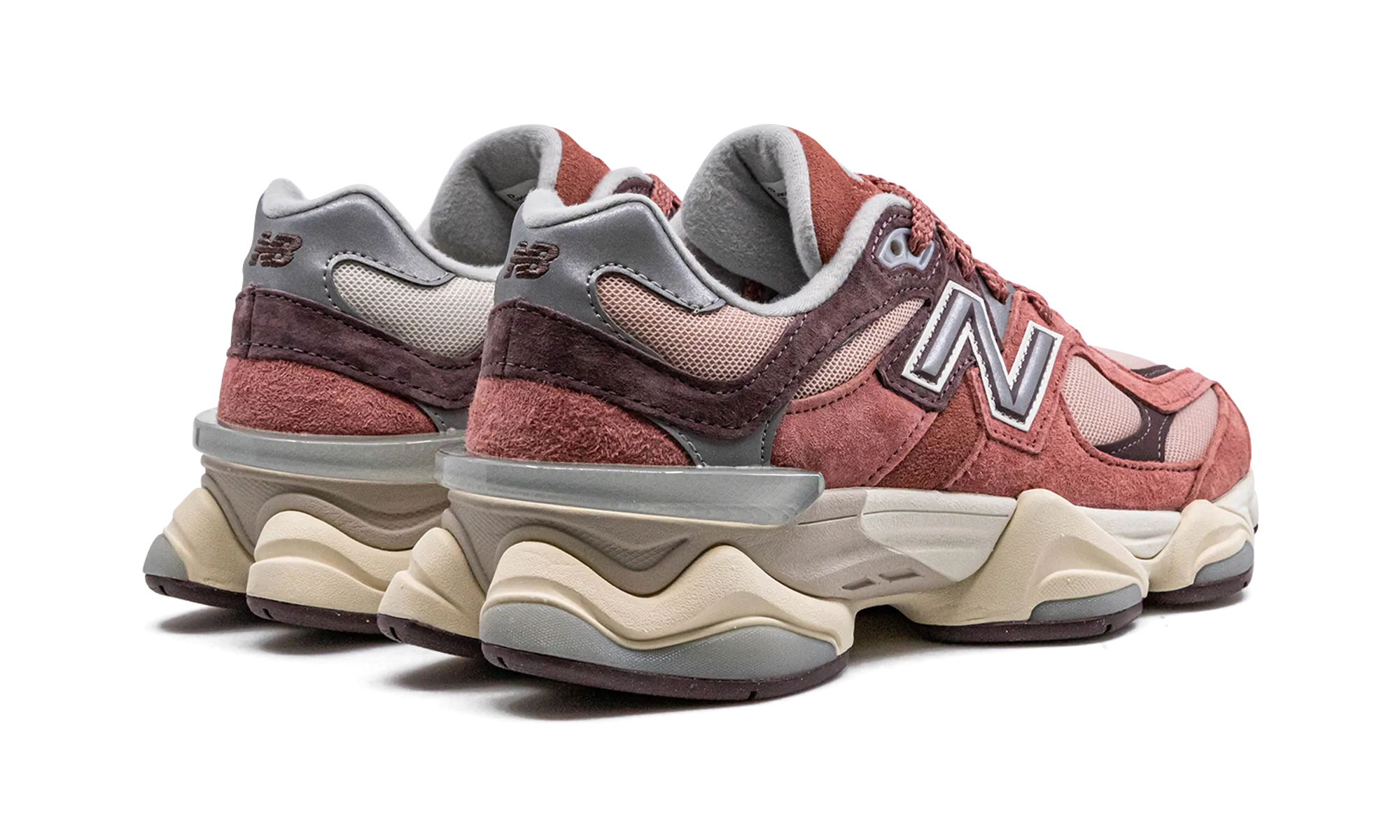 9060 "Mineral Red/Truffle" Performance-driven