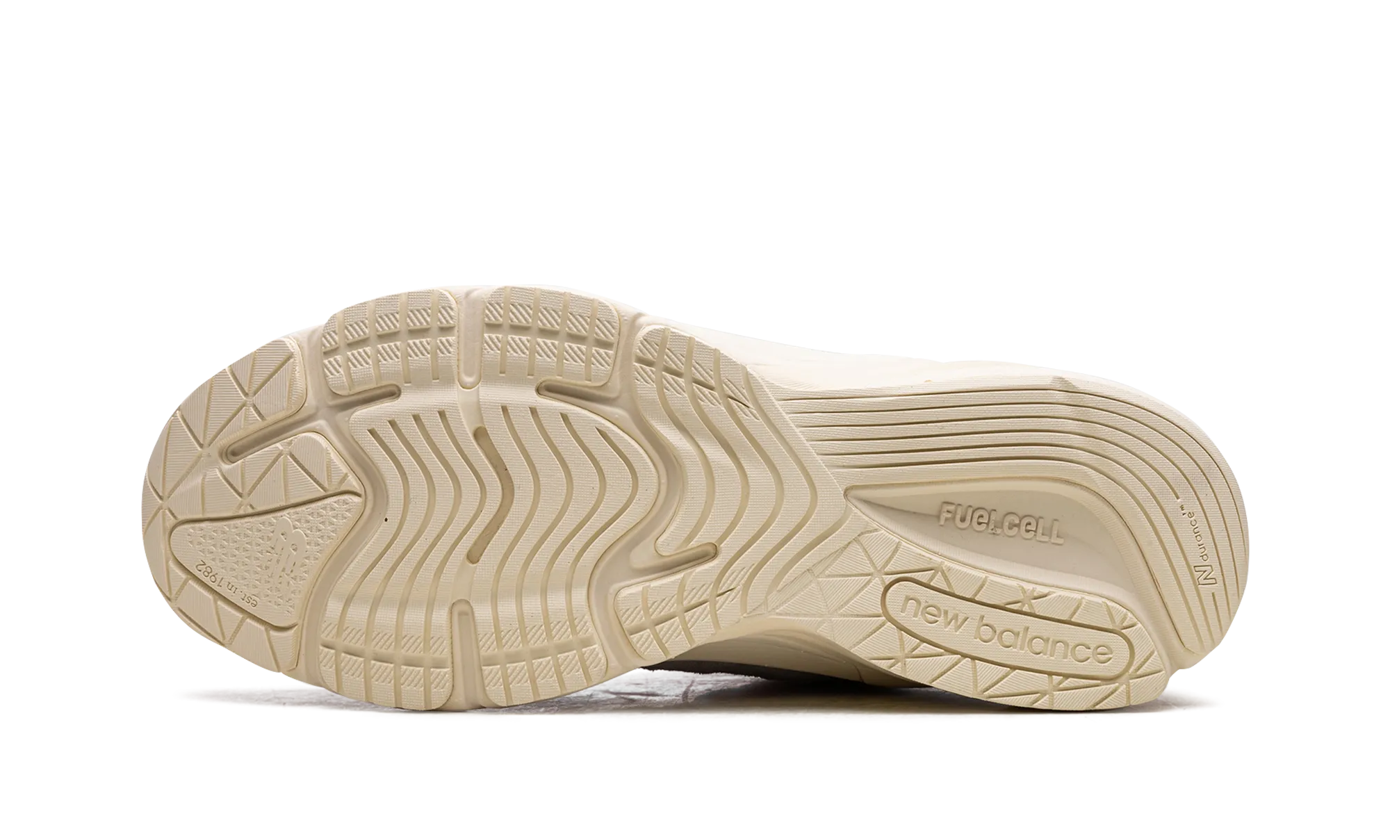 990v6 "Kith - Madison Square Garden - Knicks" low - top trendy - feature shoes