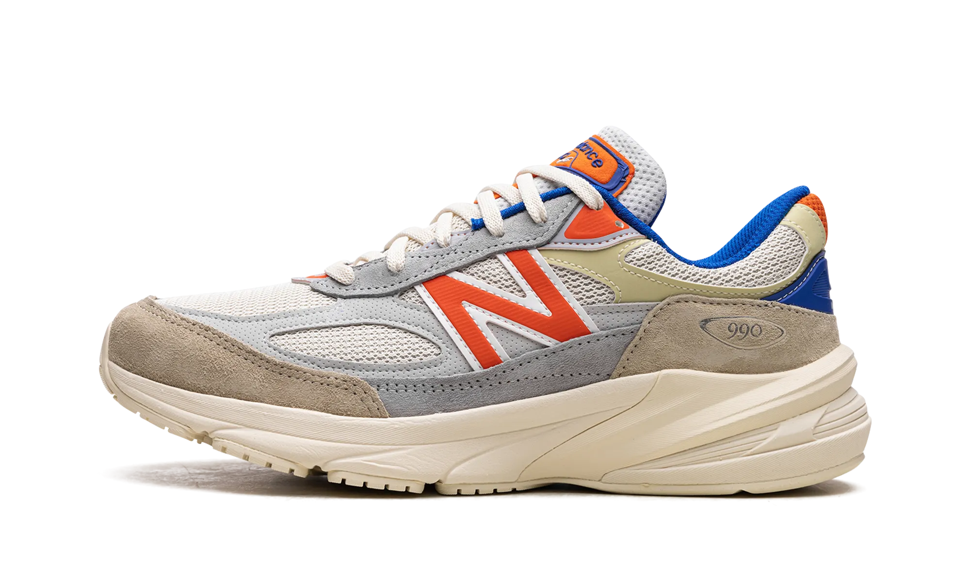 990v6 "Kith - Madison Square Garden - Knicks" running with a friend shoes