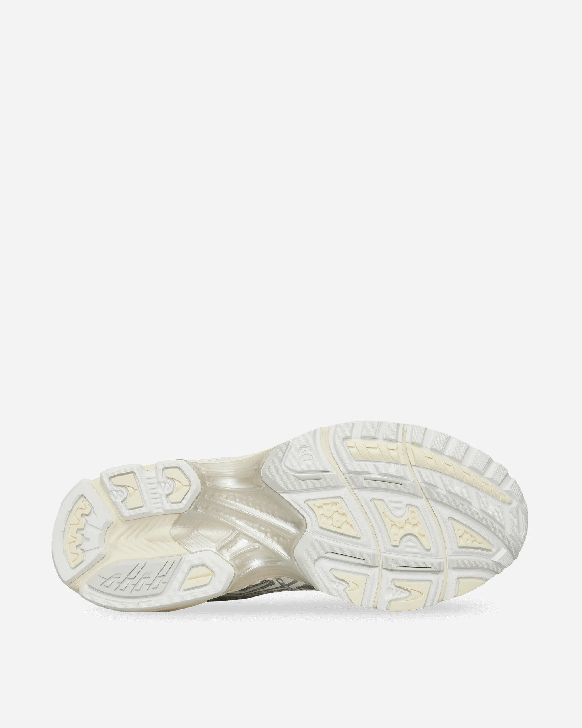 Minimal Look High-performance GEL-Nimbus 10.1 Sneakers White / Pure Silver