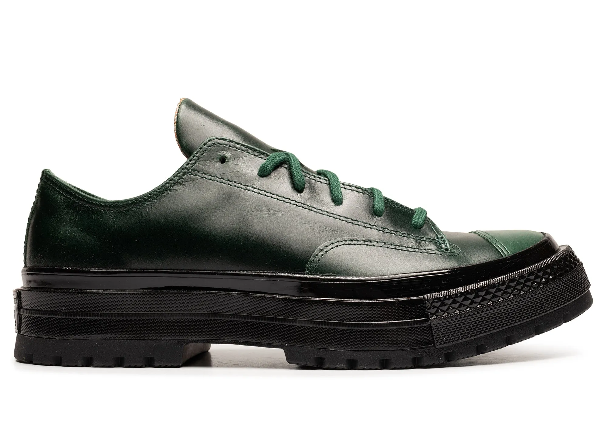 Streamlined silhouette Converse Chuck 70 National Ox
