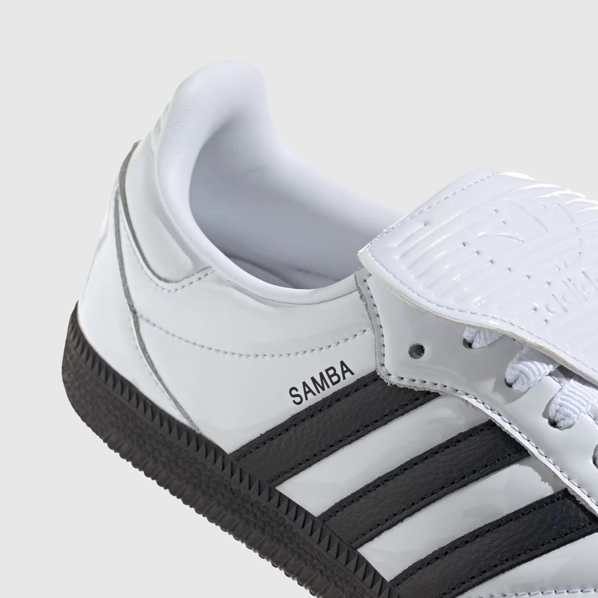 WMNS SAMBA LT PATENT Carbon Fiber Reinforced Neutral Control