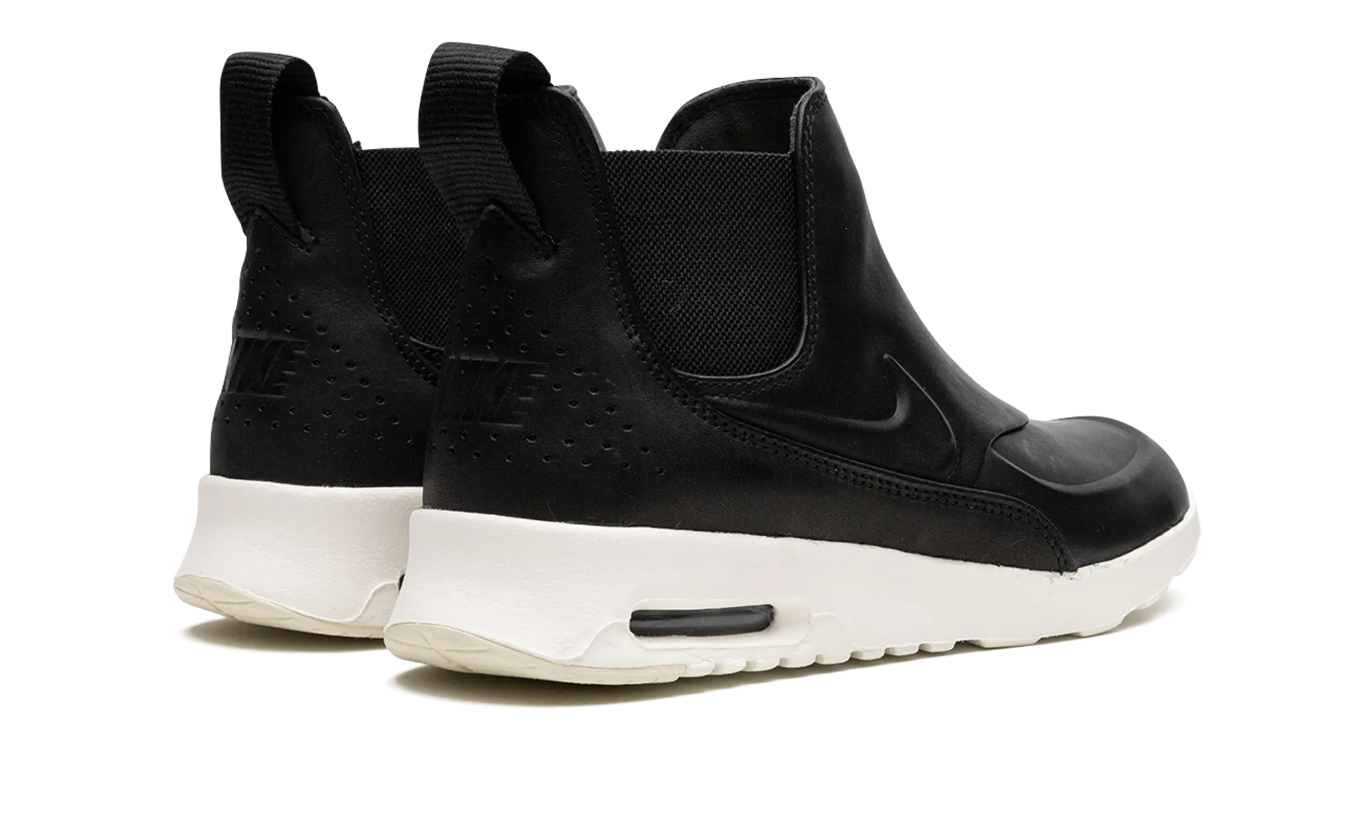 running in an obstacle course race Full Stability AIR MAX THEA MID WMNS