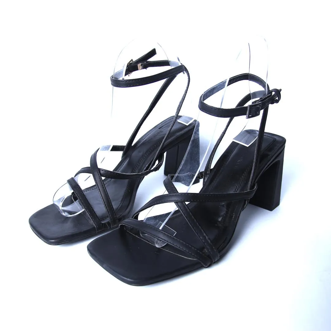 BERSHKA . Modern Comfort