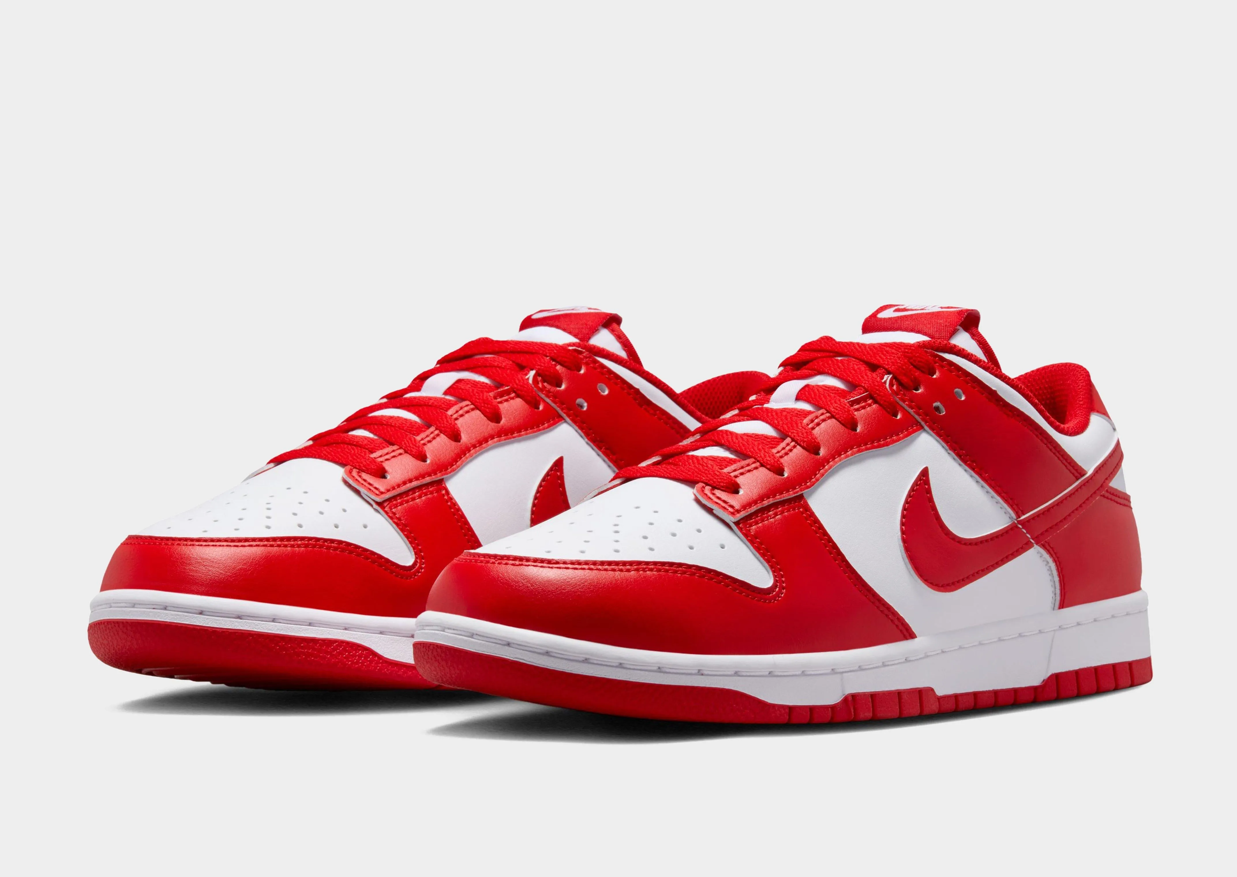 Dunk Low Retro Simple Motion Pause Step
