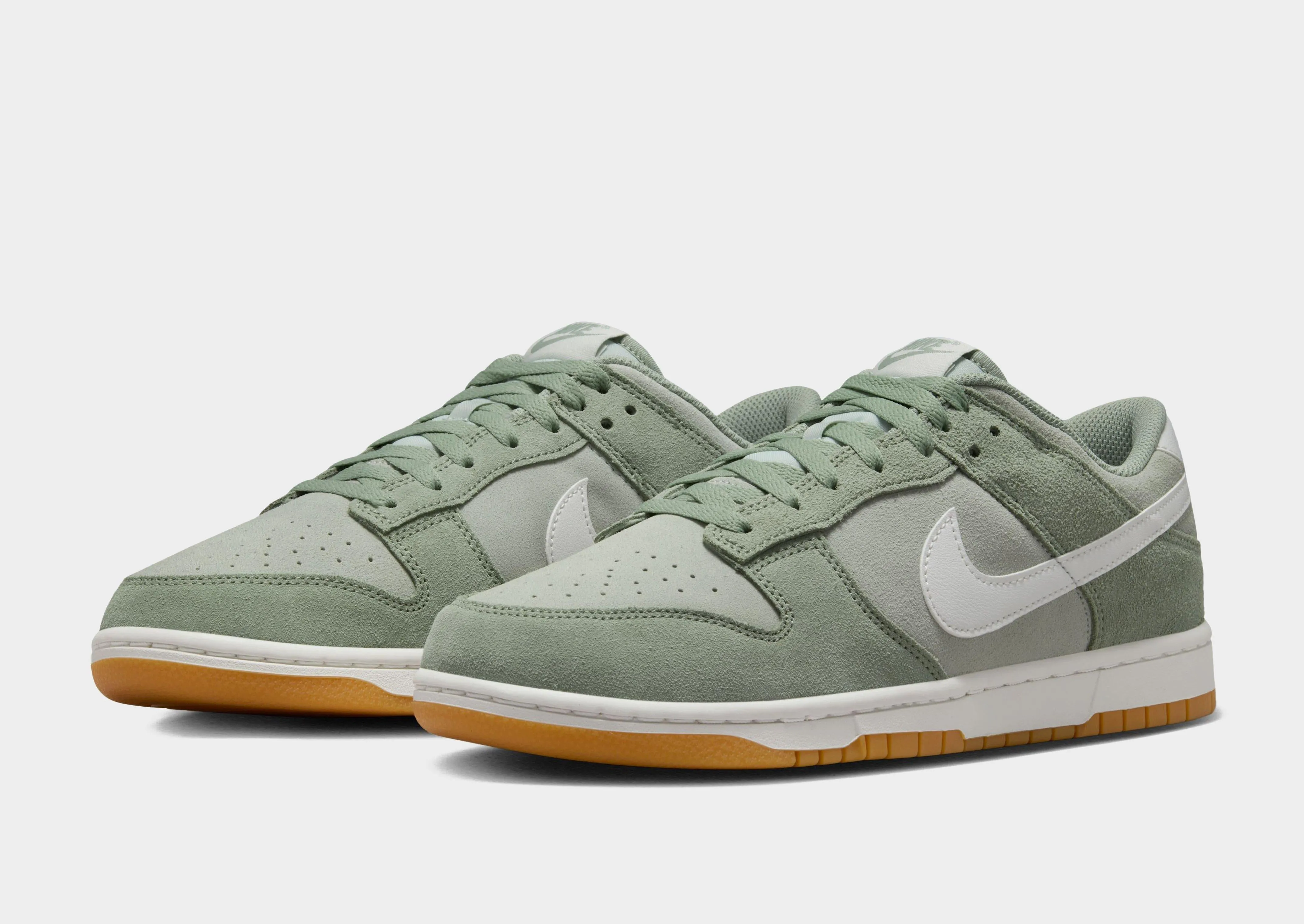 Dunk Low SE School Day Casual Vibe