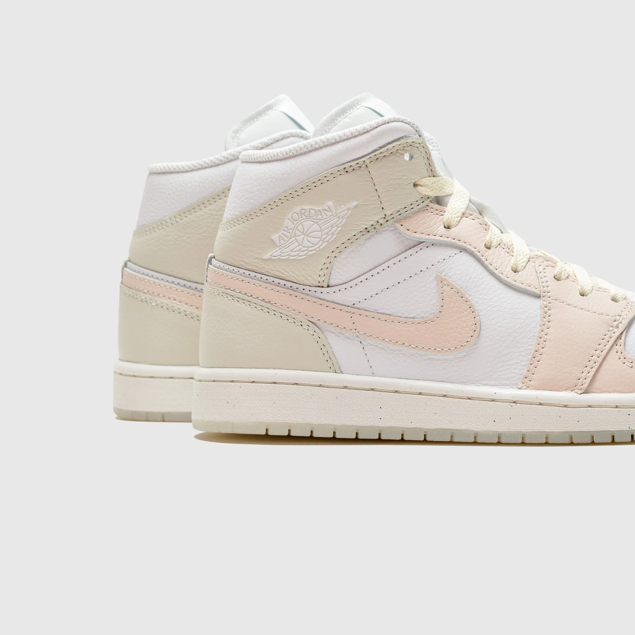 Stretchable AIR JORDAN 1 MID SE "EASTER"