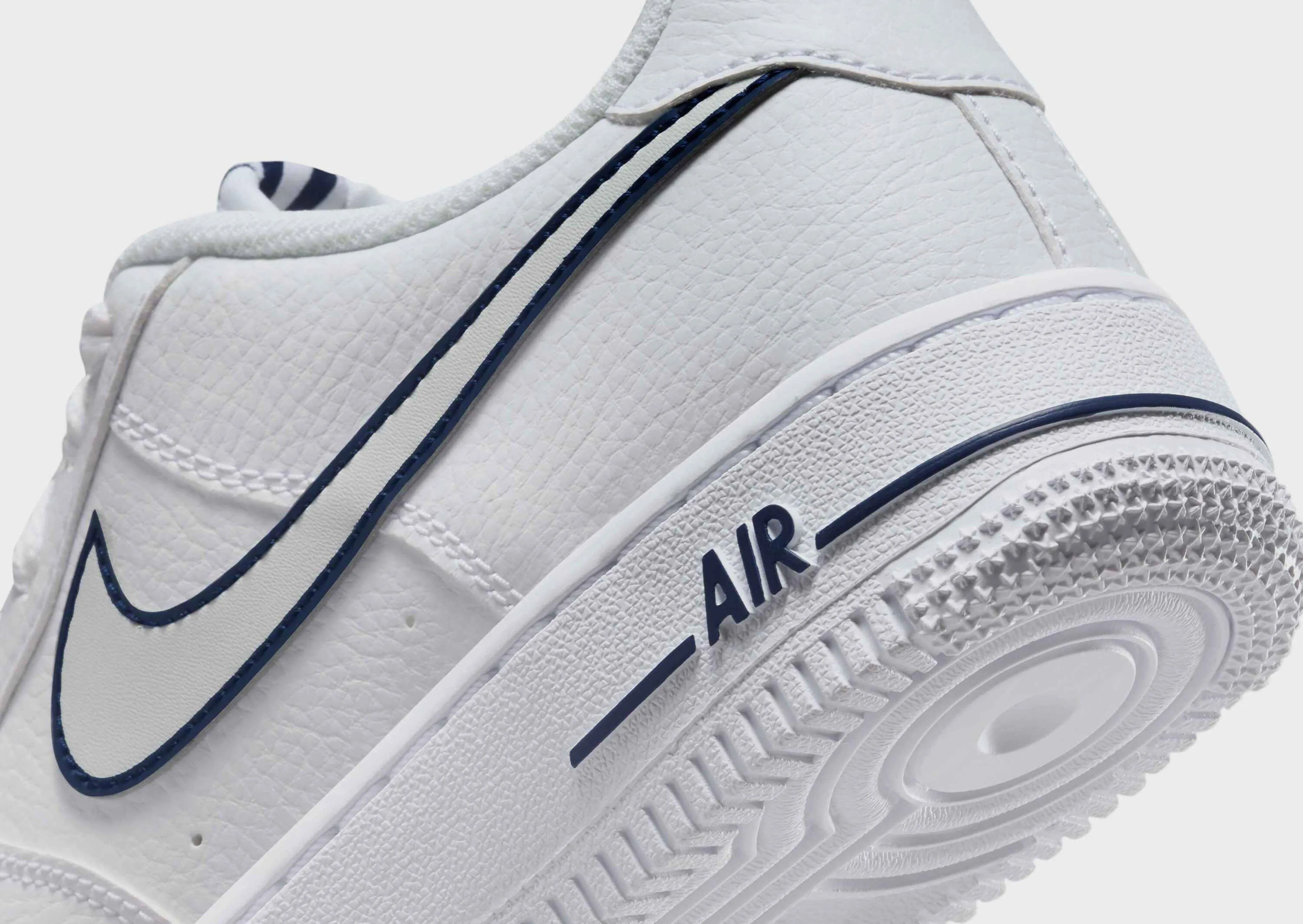 Air Force 1 LV8 Junior's Versatile Design Jump Control