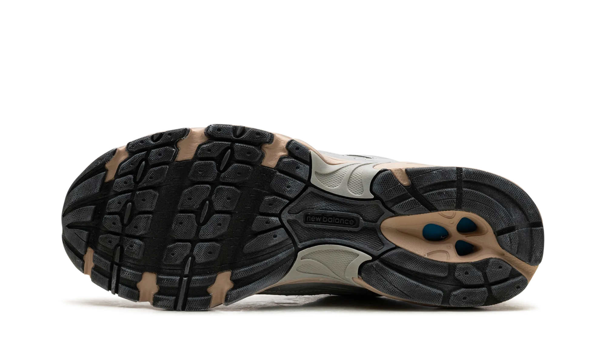 530 "Vintage Silver Moonbeam" running in a ultramarathon shoes