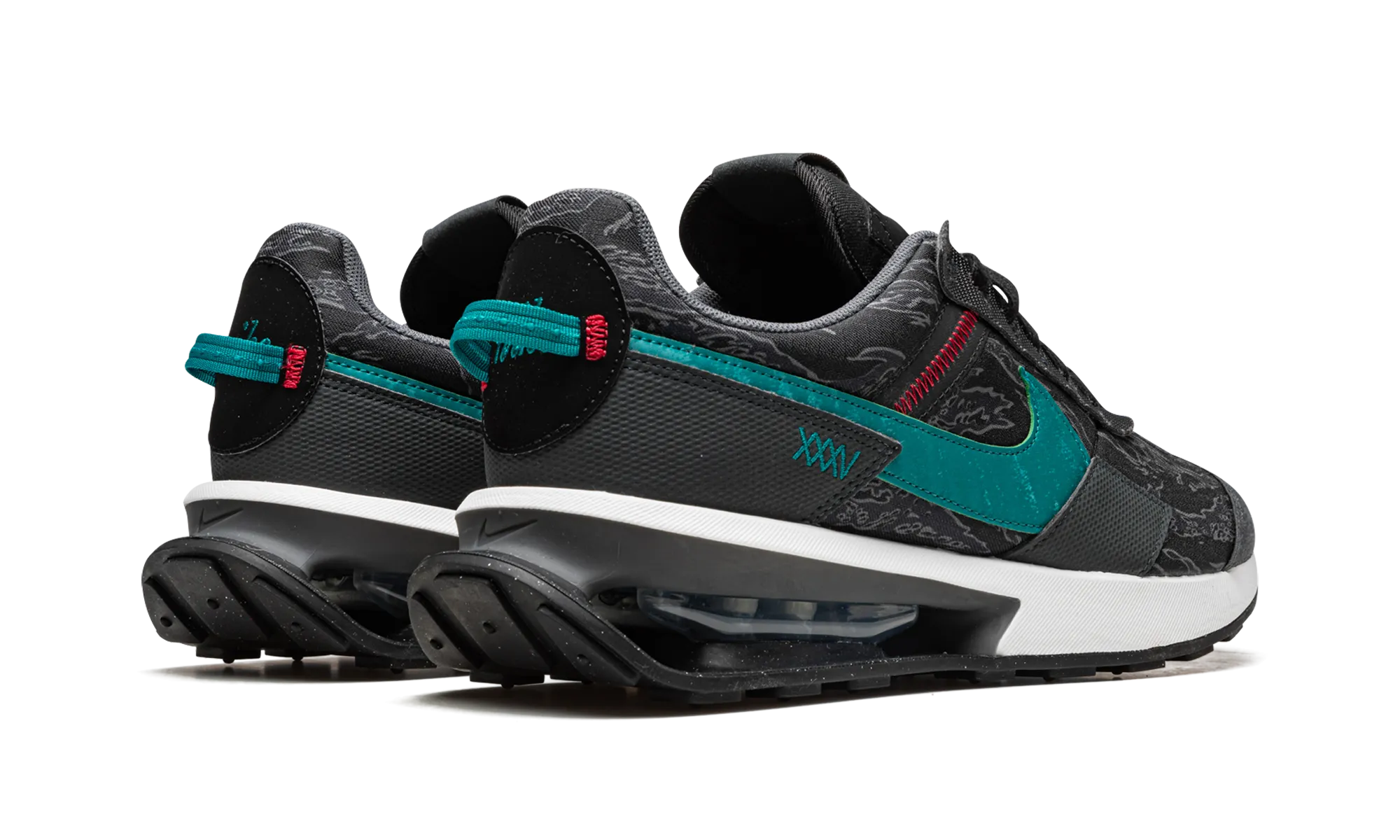 Air Max Pre-Day SE "XXXV" running with water bottle shoes
