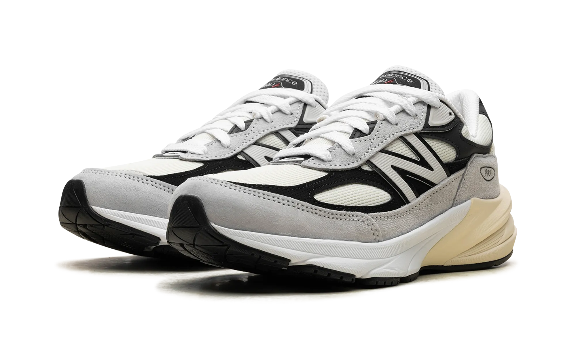 990v6 "Made in USA - Grey / Black" trainers' selection