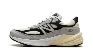 running in a yoga studio shoes 990v6 "Made in USA - Grey / Black"