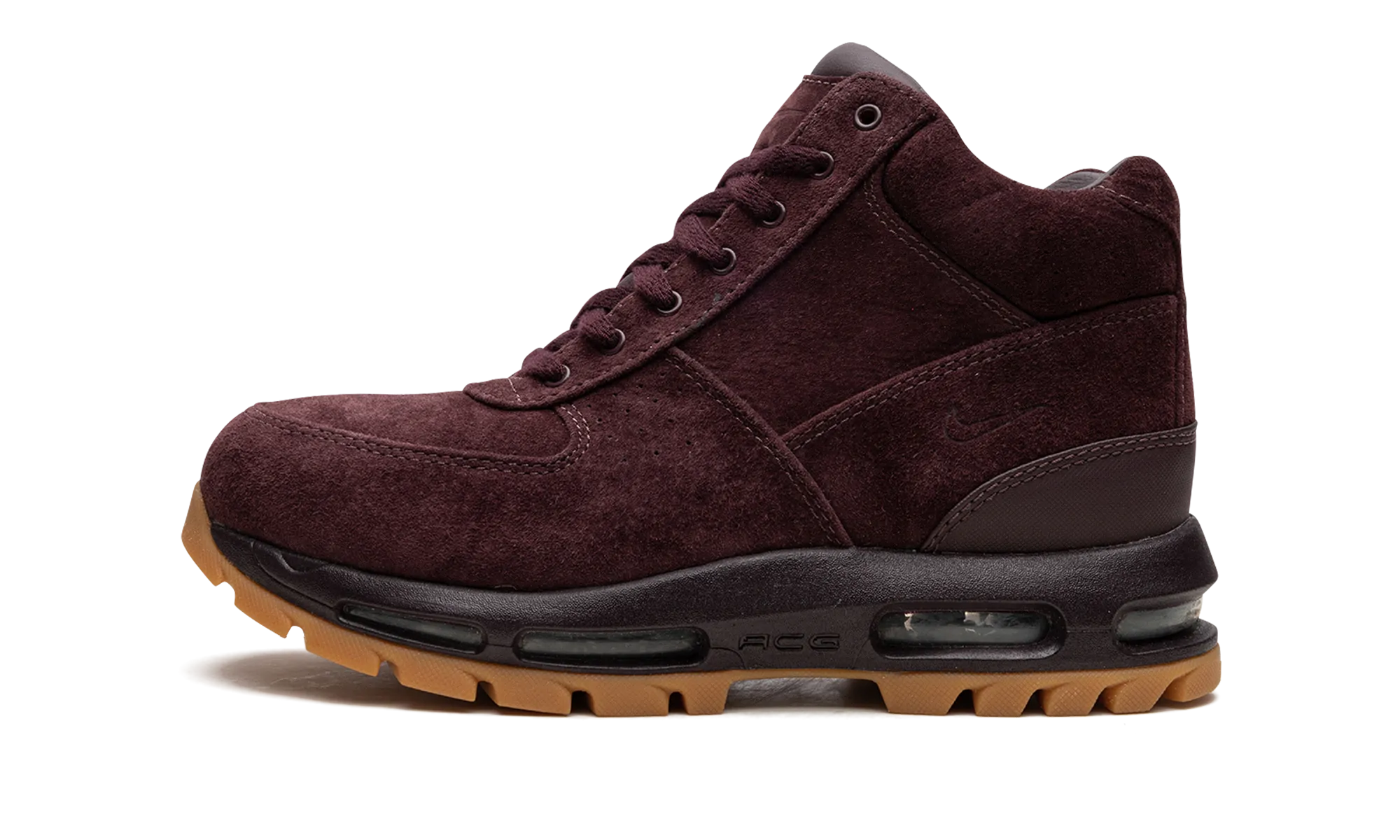 Air Max Goadome "burgundy" running with a water bottle