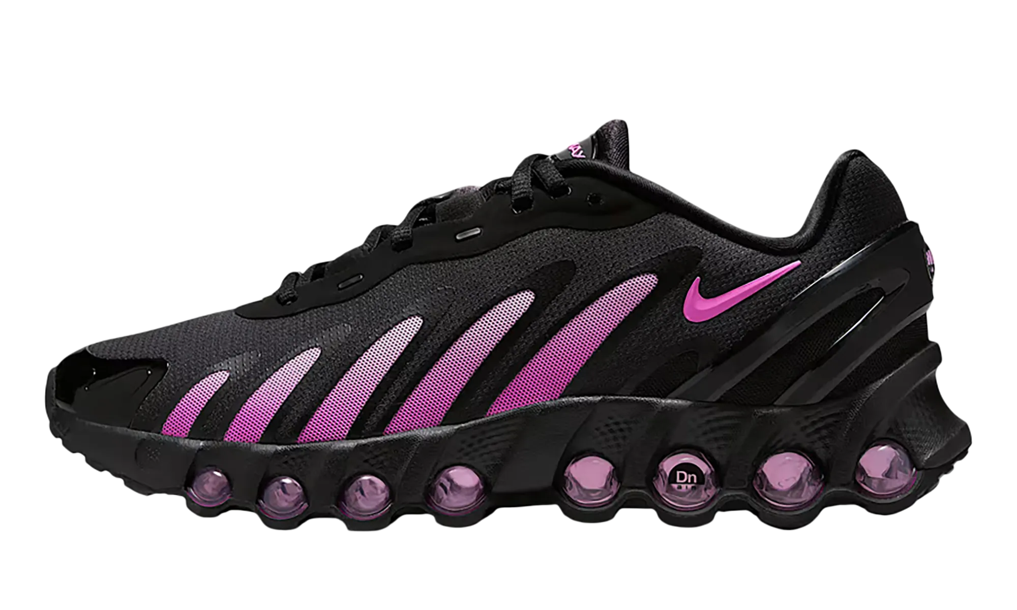 Air Max DN8 WMNS "Black" running in rainy weather running in a marsh area shoes