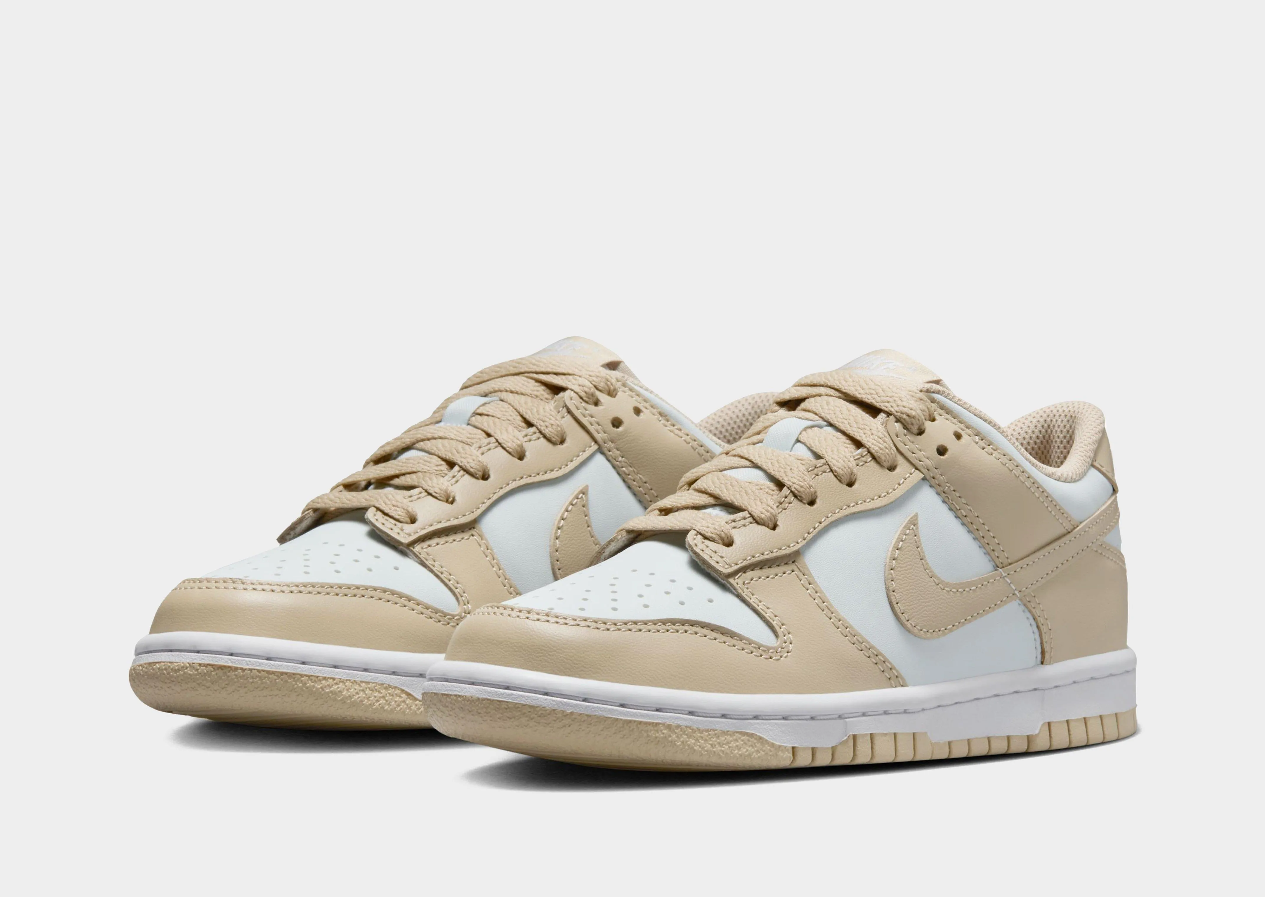 Dunk Low Junior's Flexible Comfort Shoes. Breathable Design