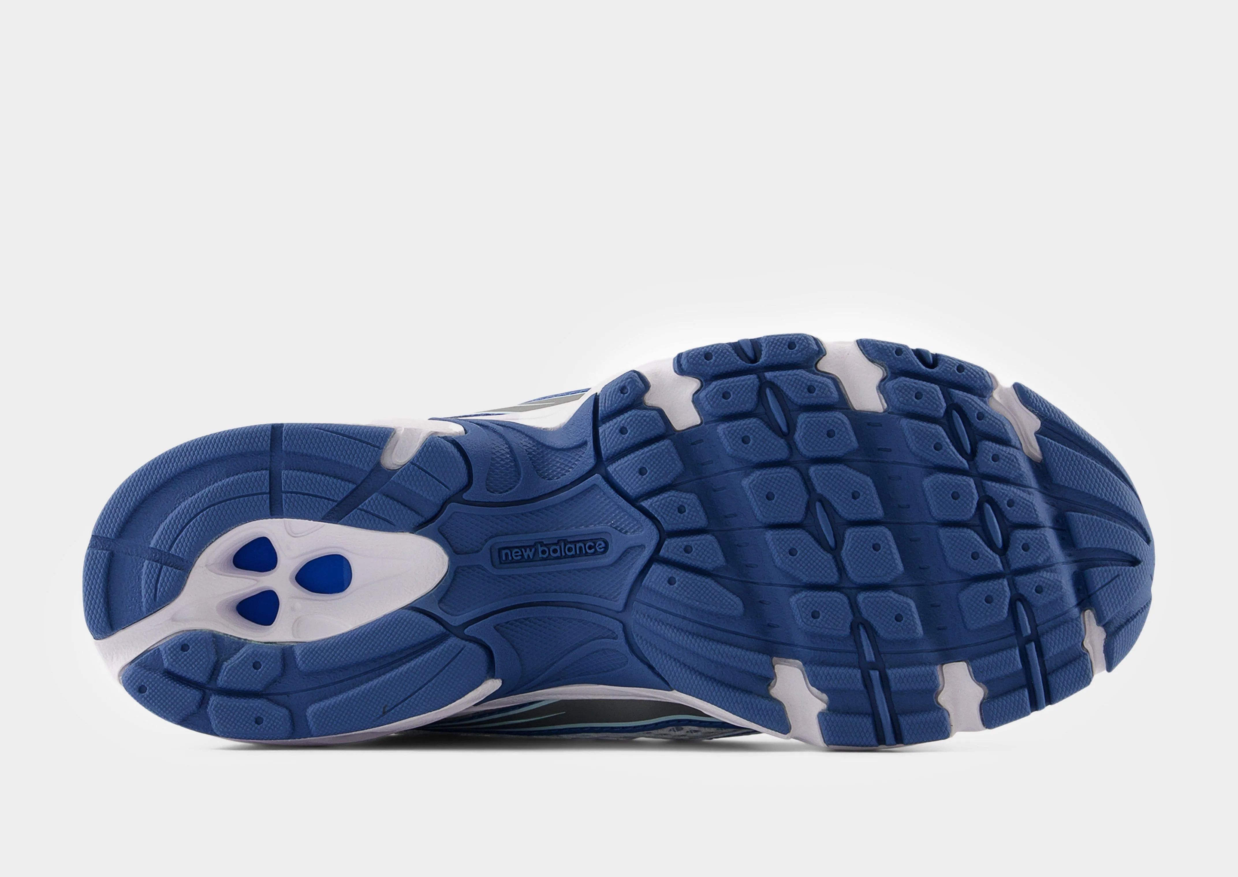 740 flexible sole shoes