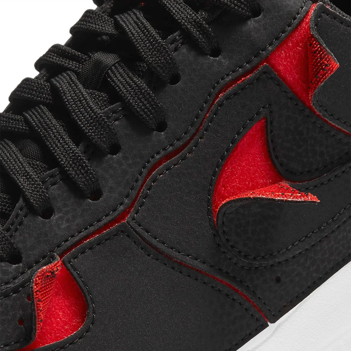 Air Force 1/1 'Custom Uptown' snowboarders Distinctive flair