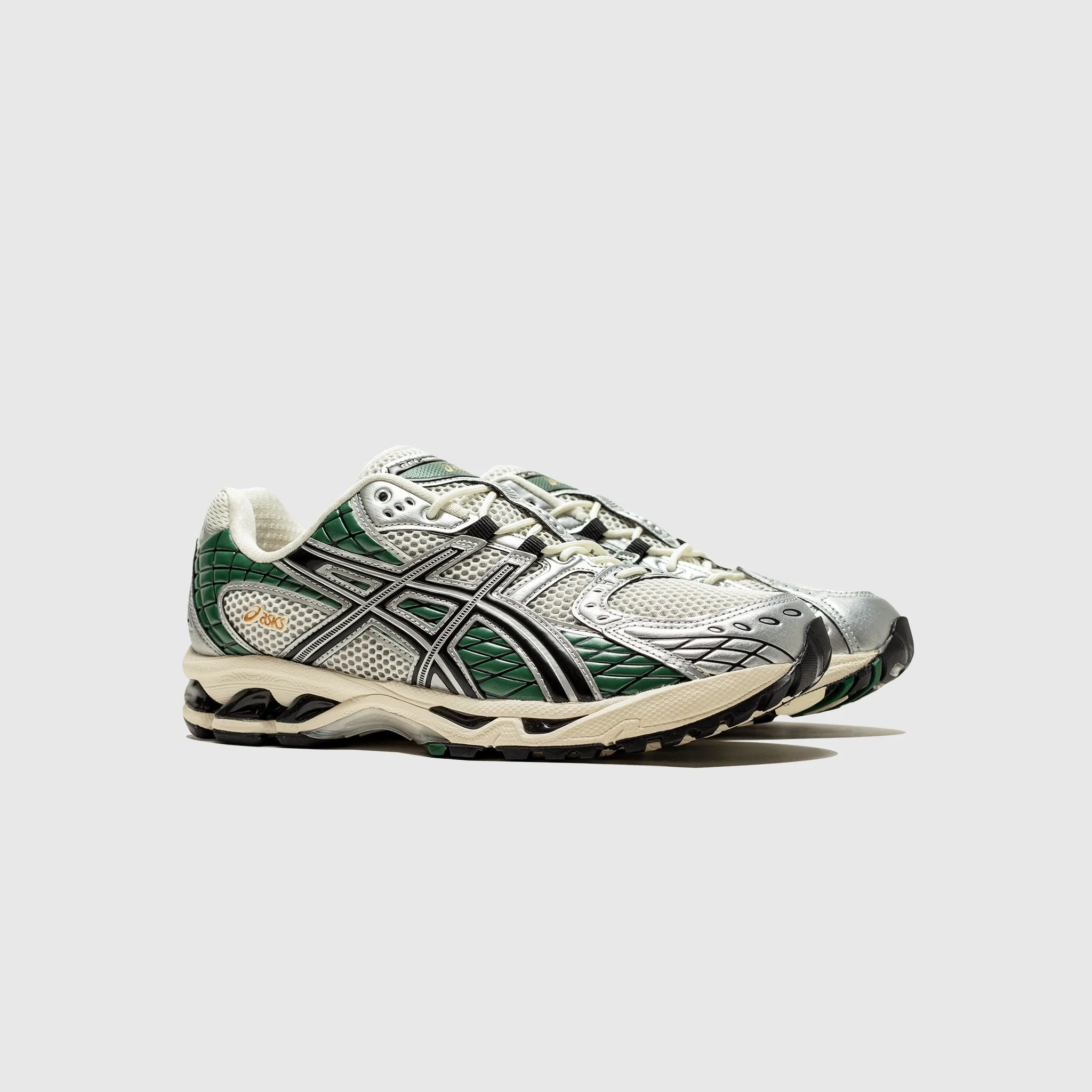 GEL-NIMBUS 10.1 Dynamic Flex Grooves High-Traction Sole