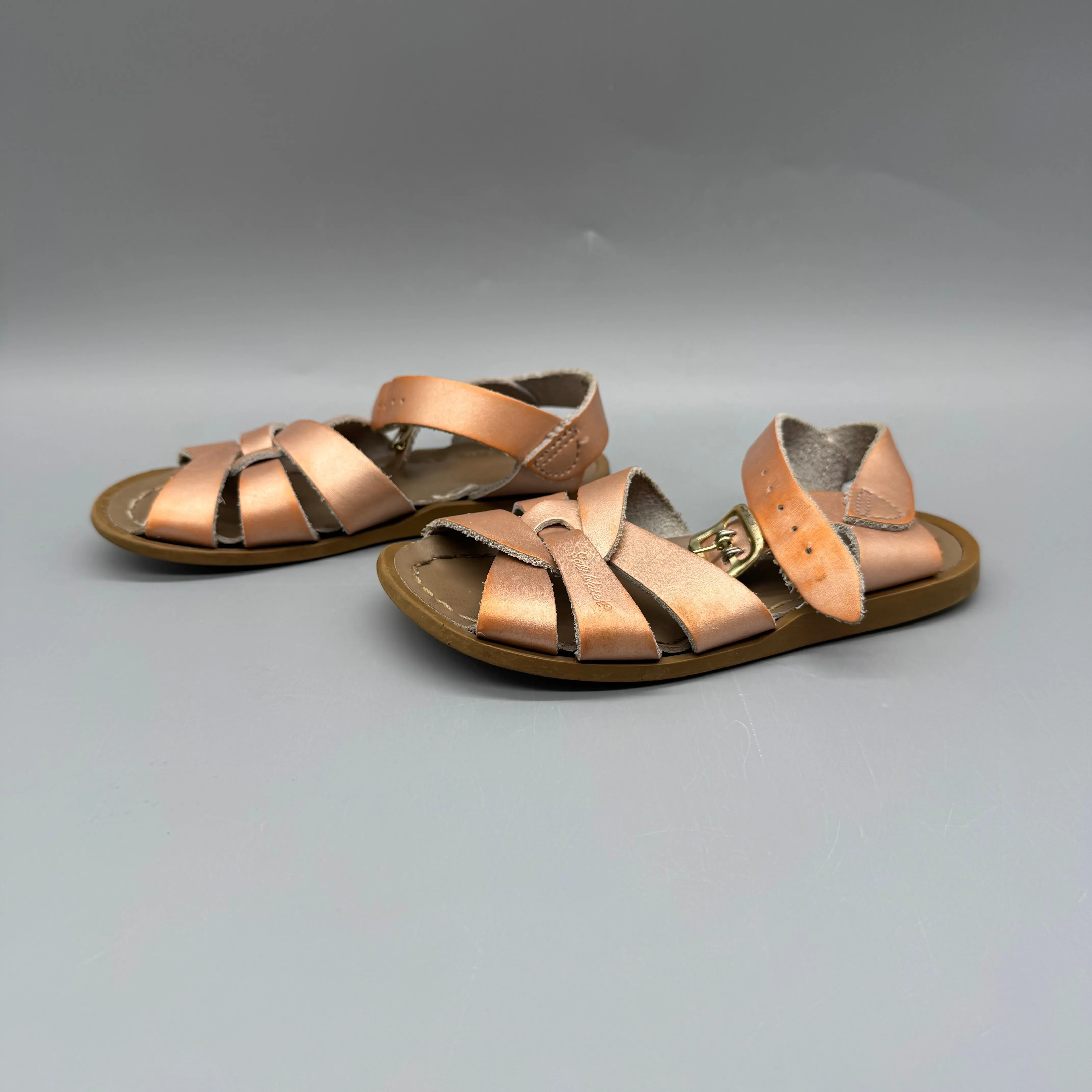 Ultimate Wear least trendy Salt Water / Sandals / US8