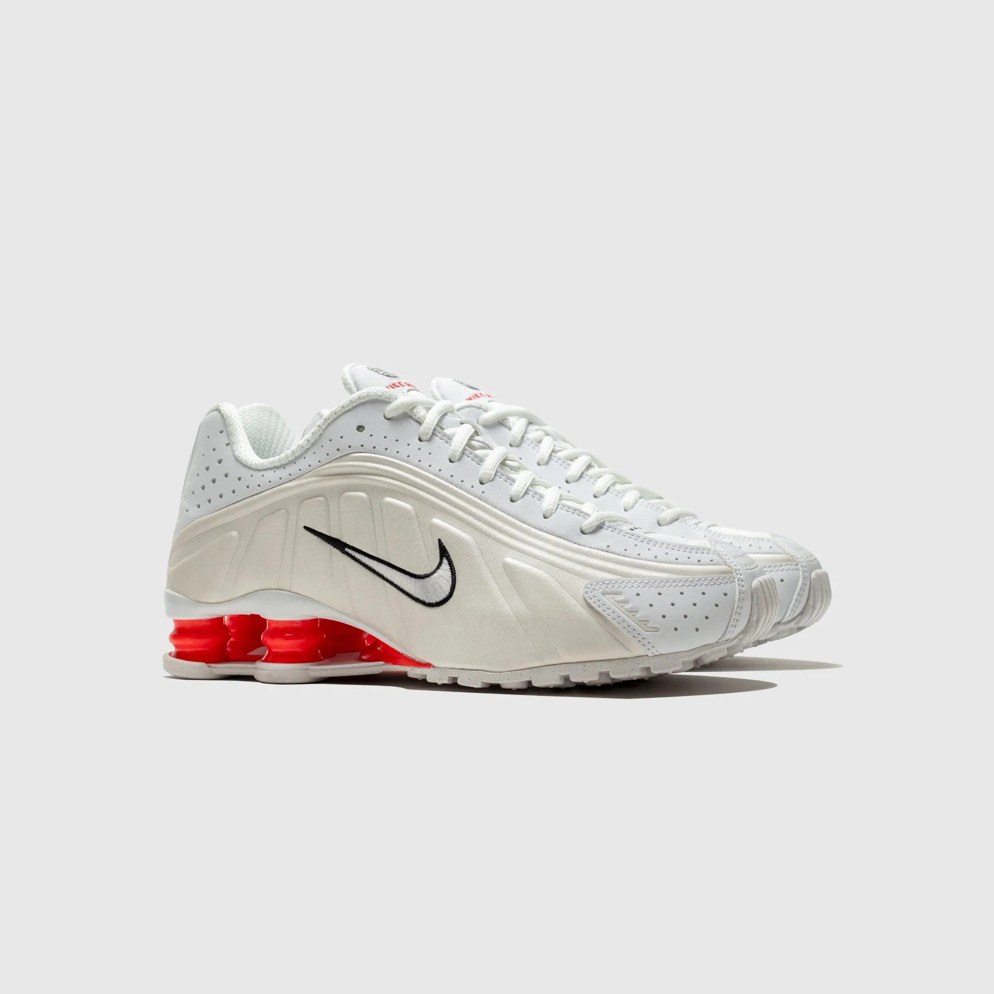 Sustainable Production Process Slip Resistant Tread Pattern WMNS SHOX R4 "PHANTOM"