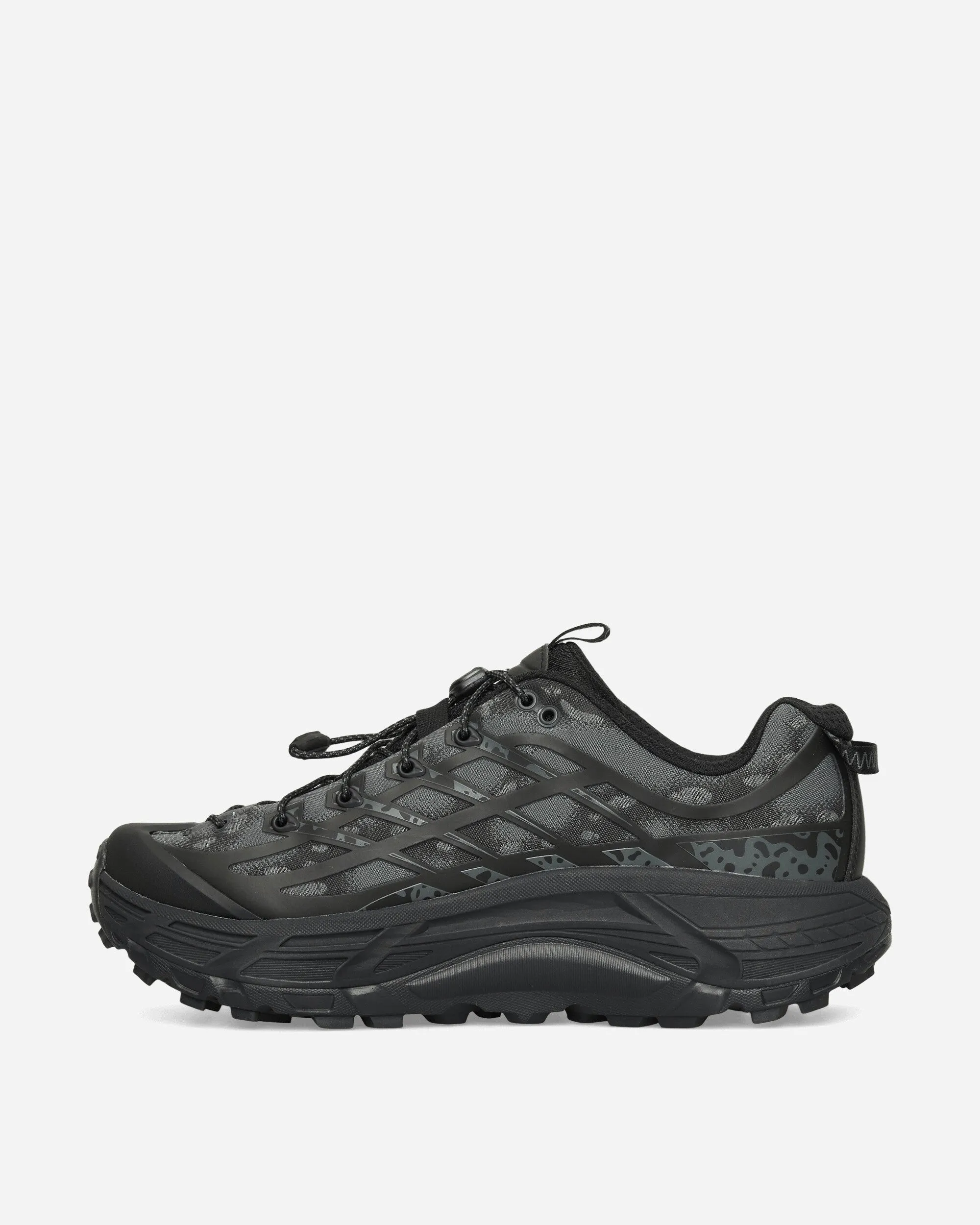 Stealth/Tech Mafate Three2 Sneakers Black / Carbon Glossy Finish Durable Lace System