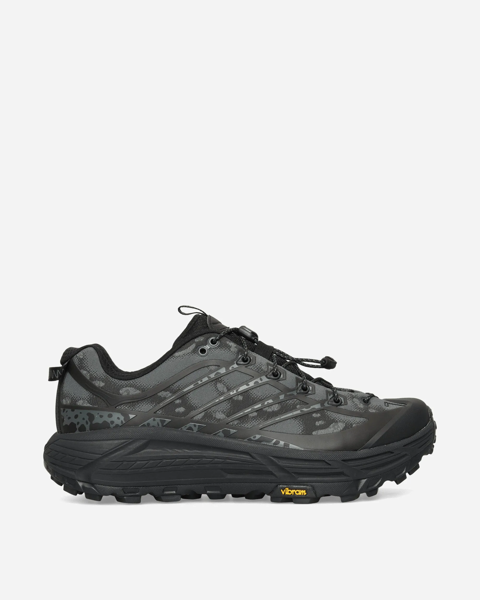 Stealth/Tech Mafate Three2 Sneakers Black / Carbon Shock-absorbent cushioning