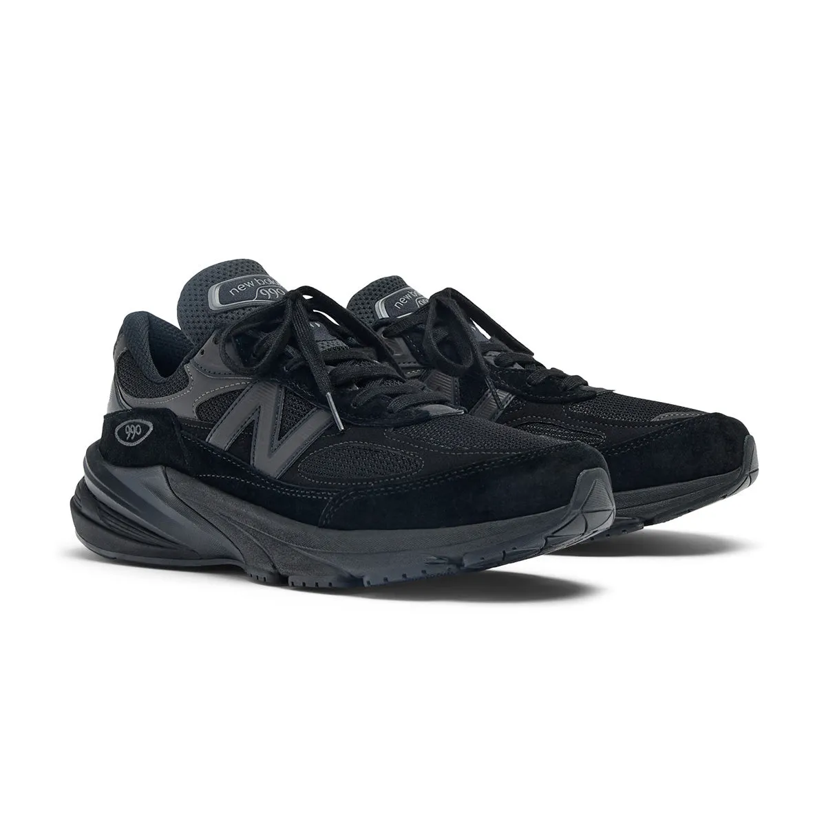 Structured grip in USA 990v6 'Triple Black'