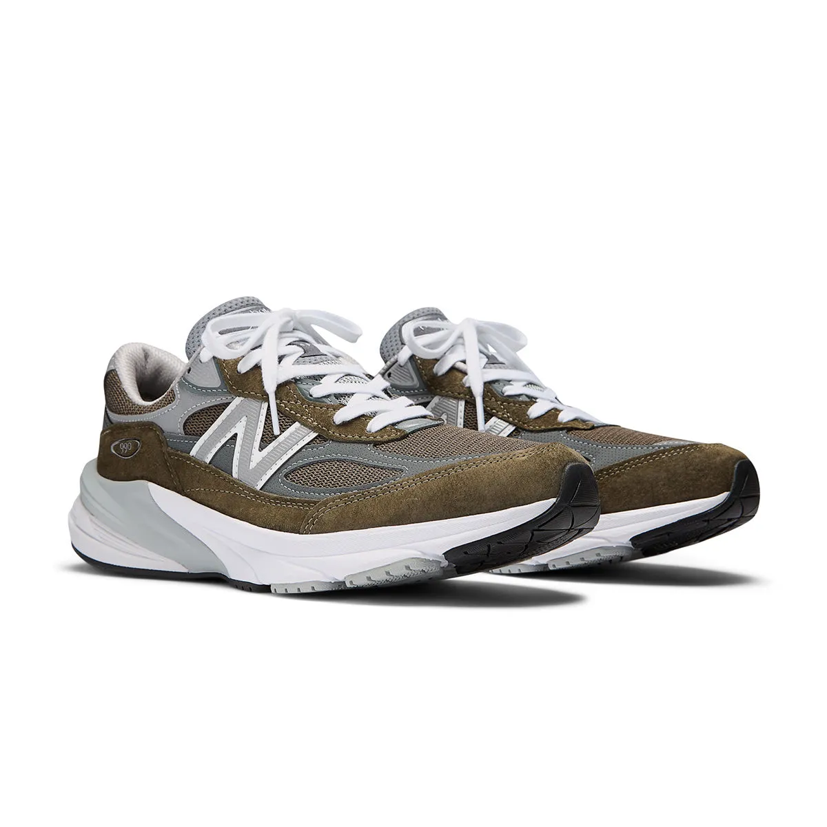 Elegant flair in USA 990v6 'True Camo'