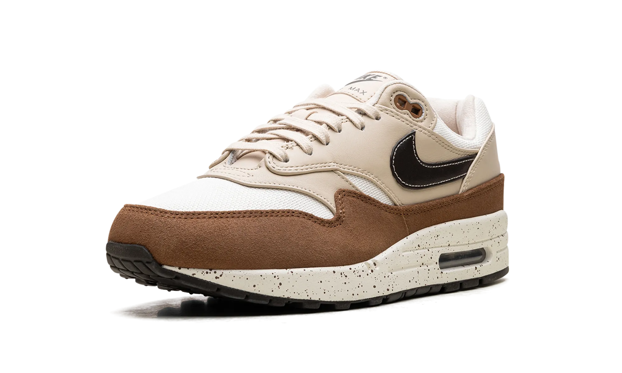 Air Max 1 Wmns "Velvet Brown" indoor activity