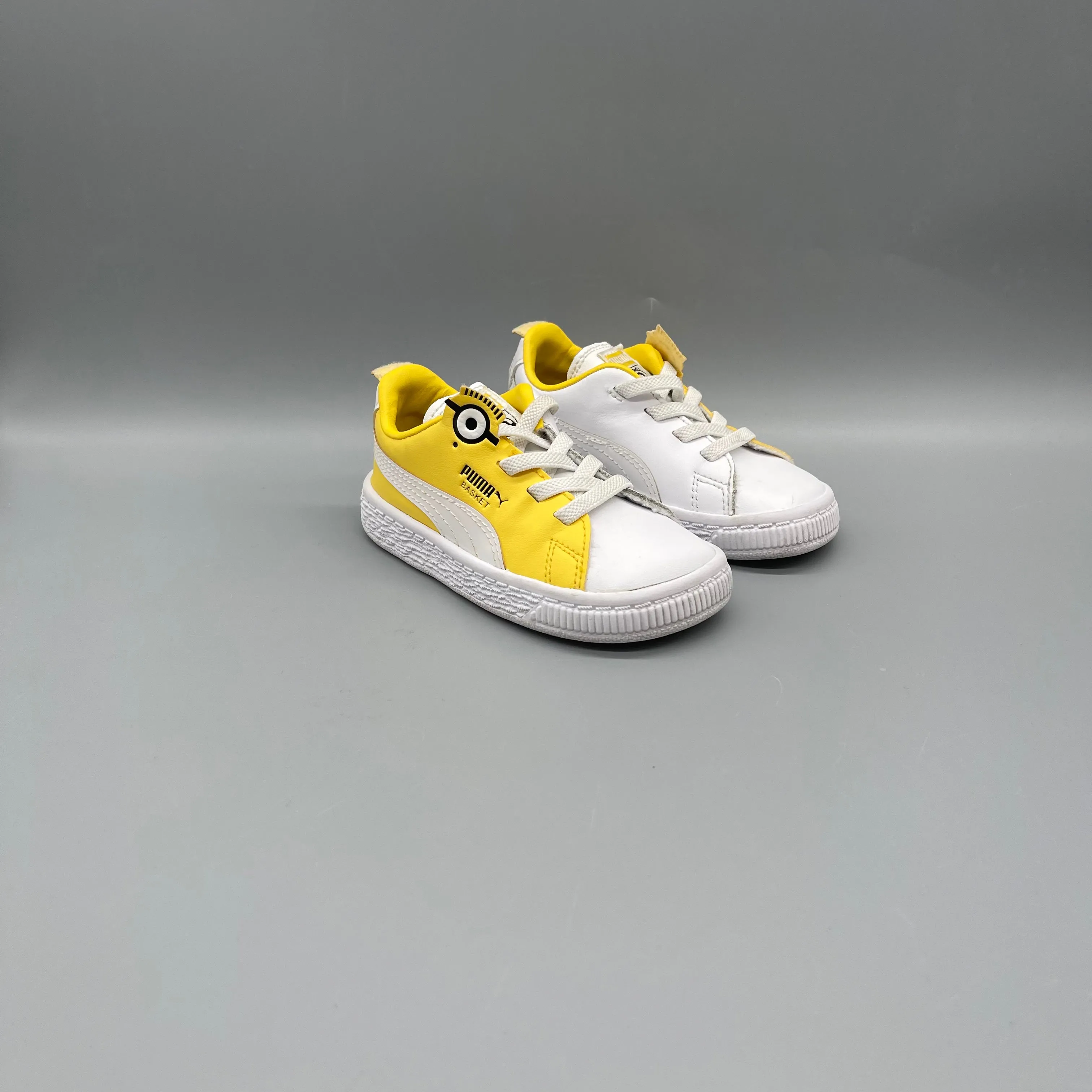 Unique cushioning summer - style Puma x Minions / Runner / US6