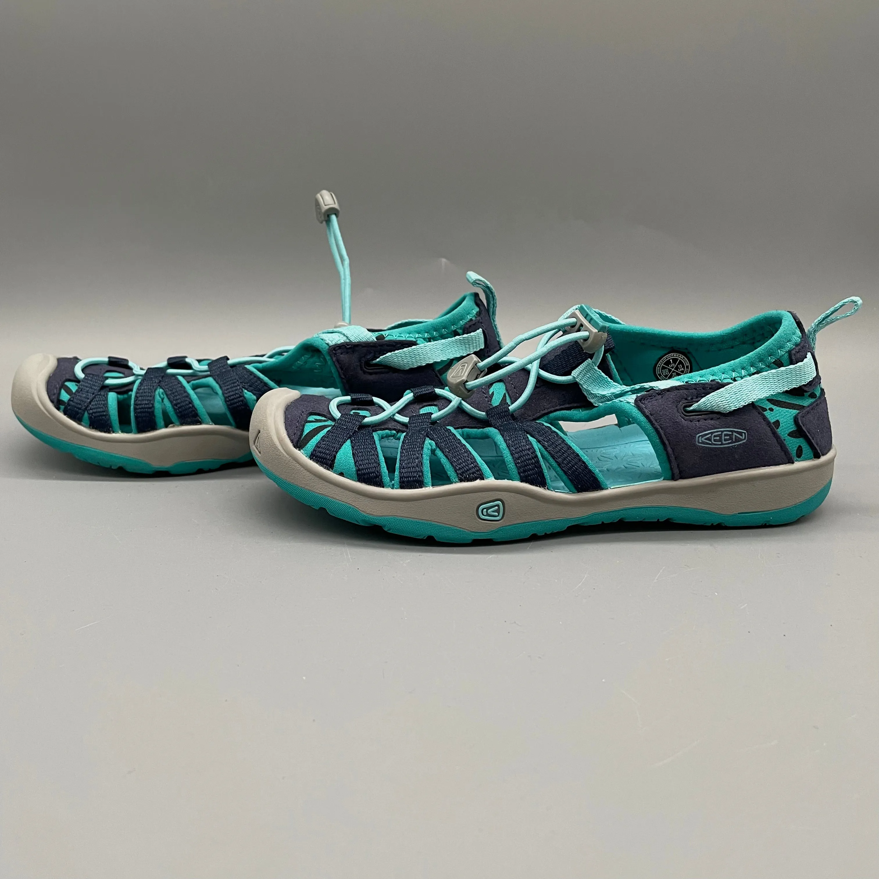 Wide-fit Keen / Sandals / J1